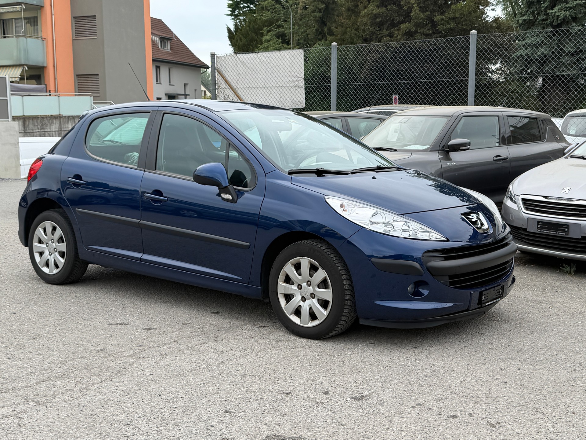 PEUGEOT 207 1.4 16V Trendy Clim'-image-4