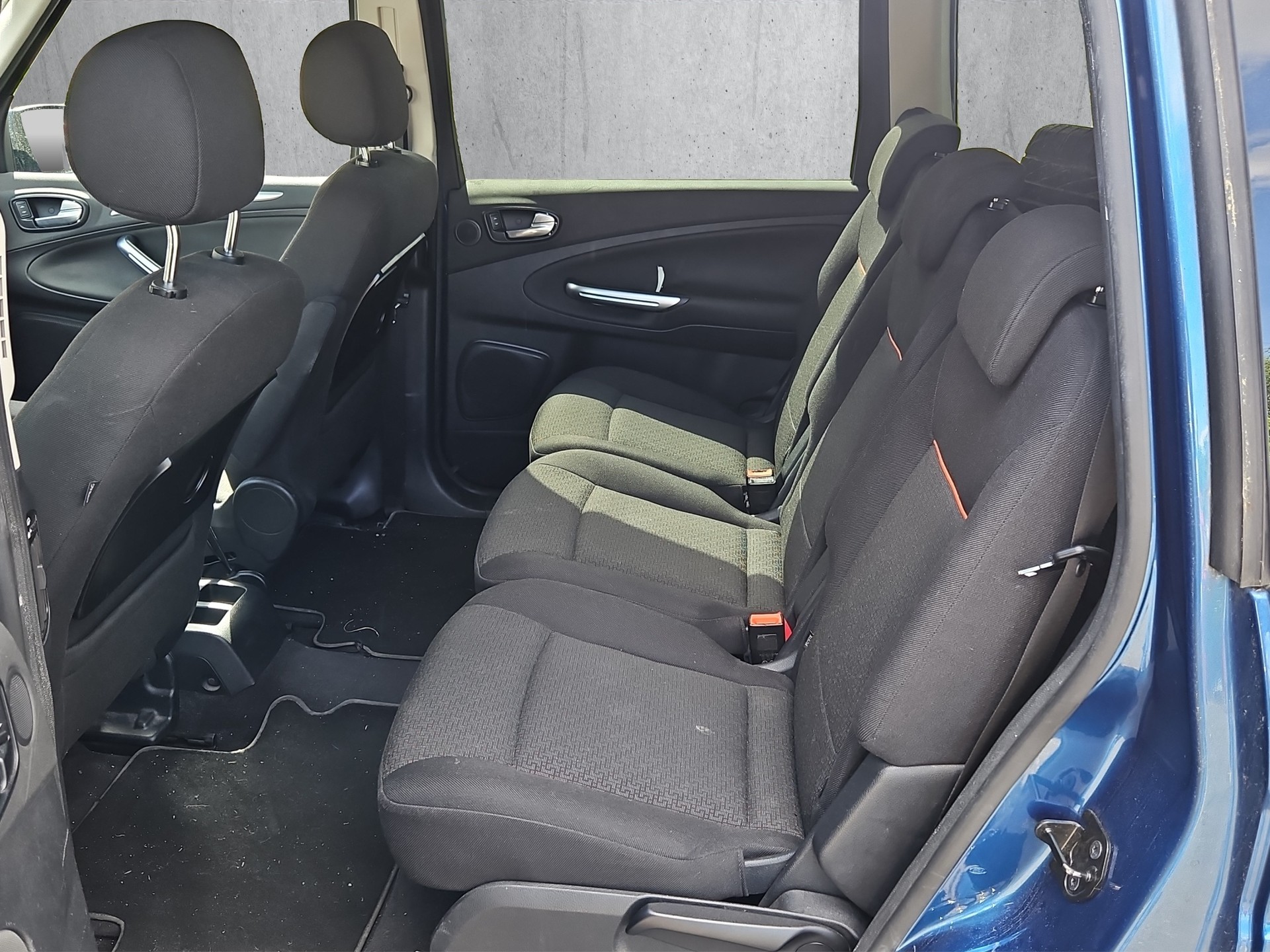 FORD Galaxy 2.0i Titanium-image-8