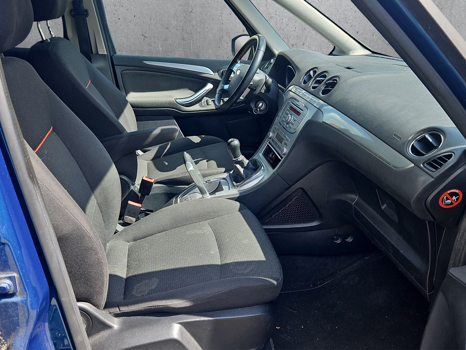 FORD Galaxy 2.0i Titanium-image-11