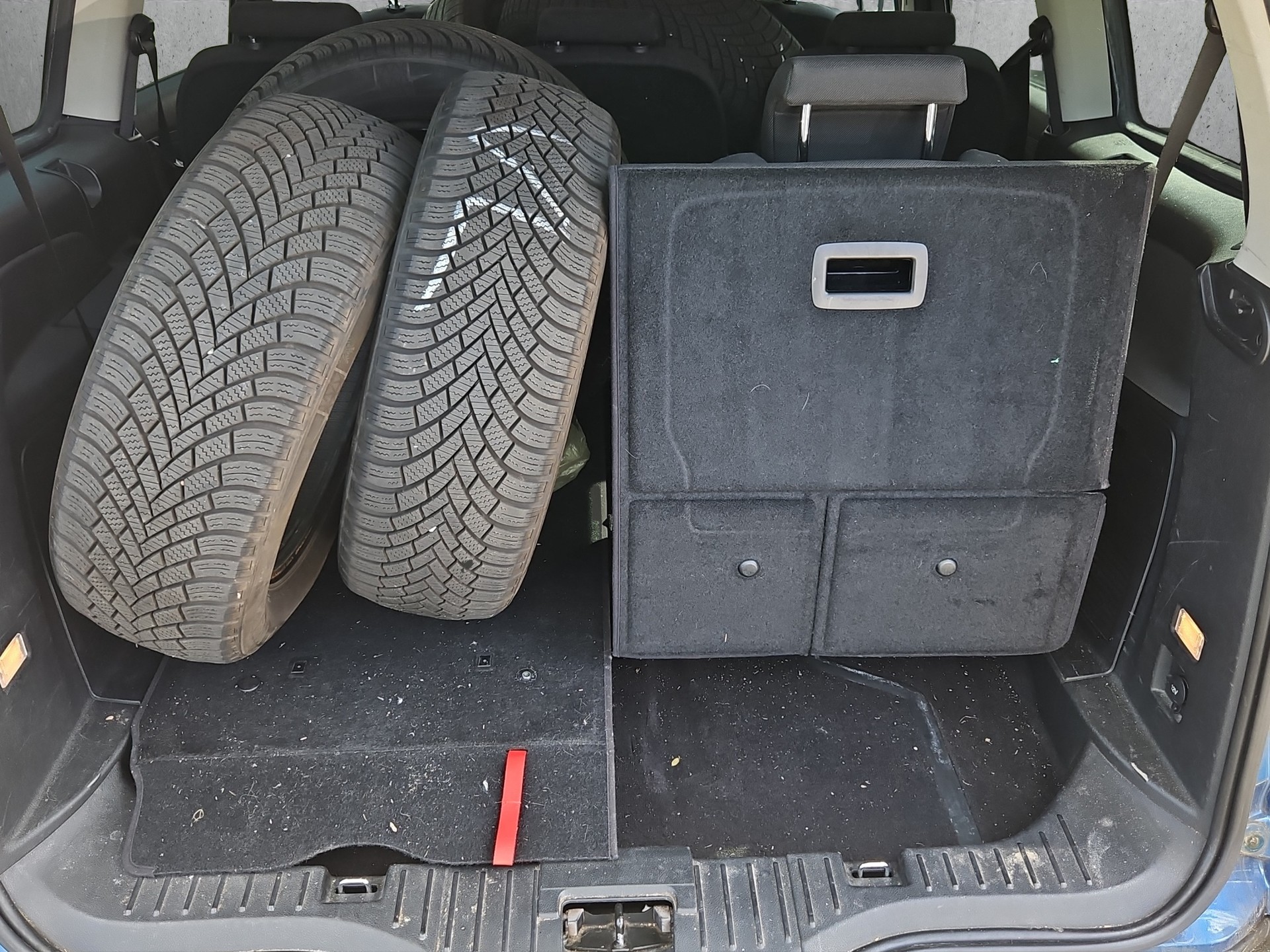 FORD Galaxy 2.0i Titanium-image-7