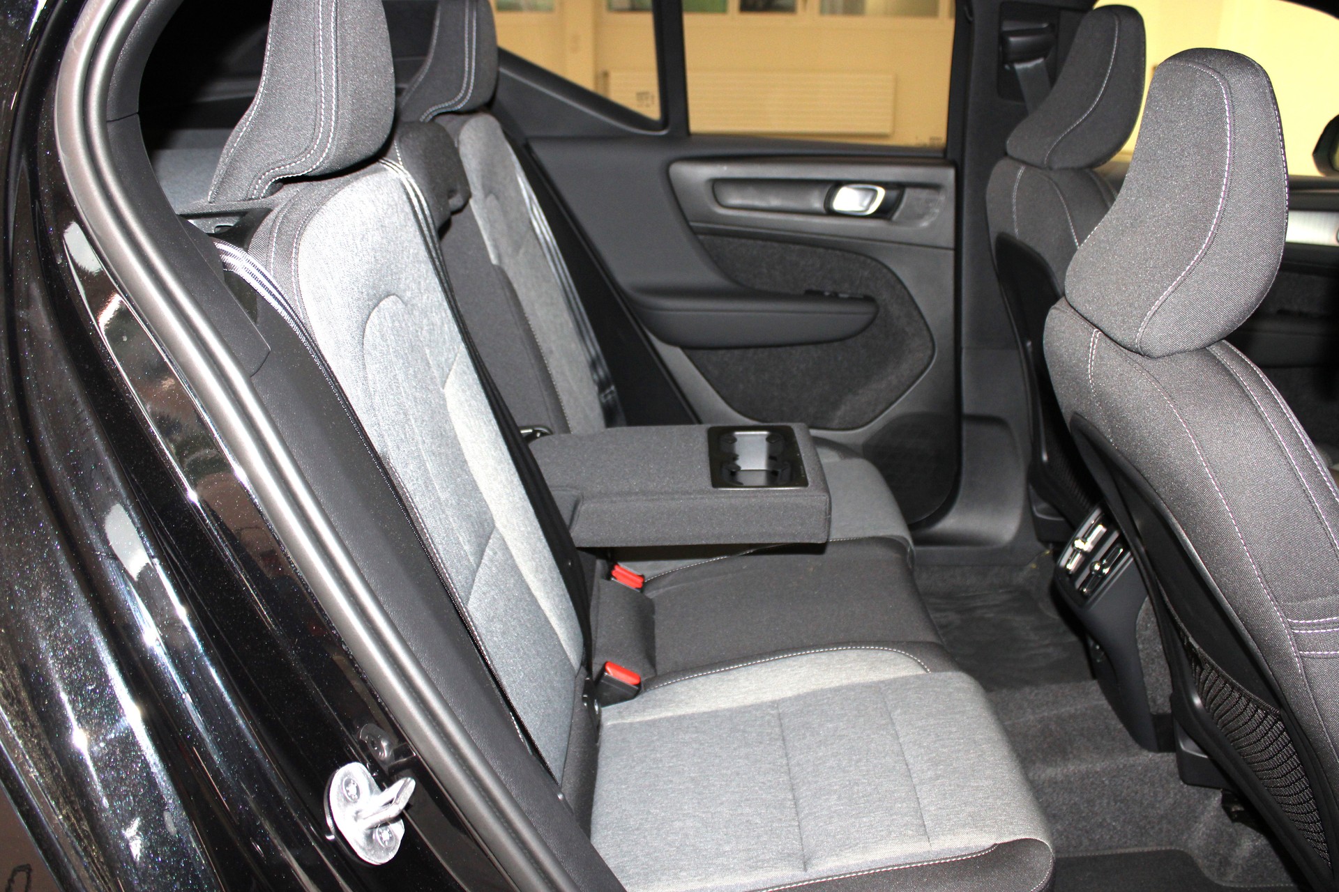 VOLVO XC40 B4 Benzin Mild Hybrid Core DCT-image-12