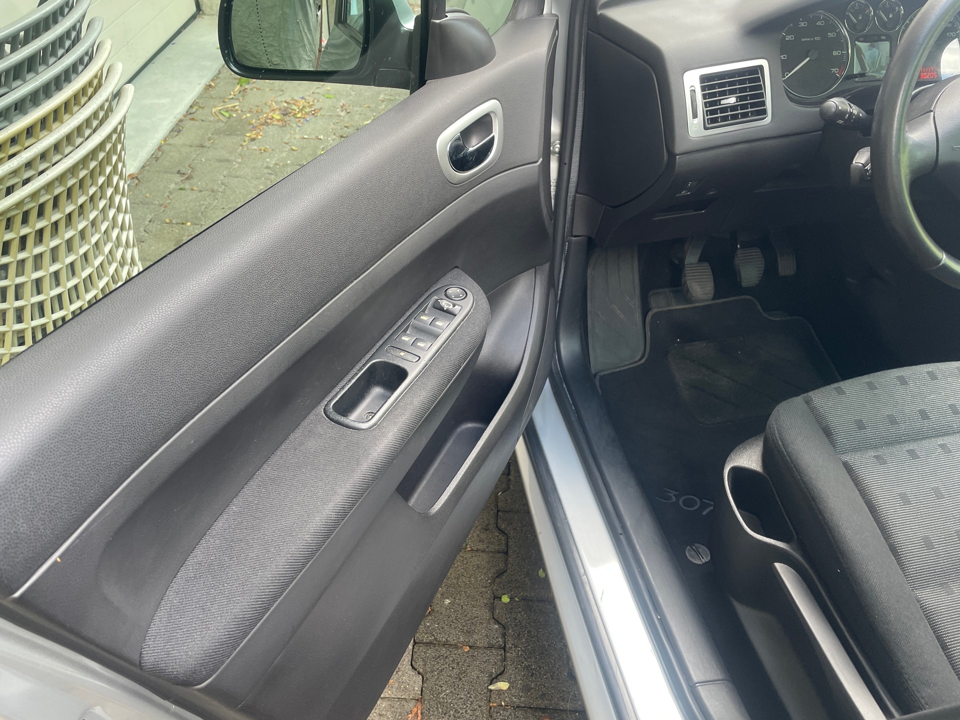 PEUGEOT 307 SW 2.0 16V Premium-image-5