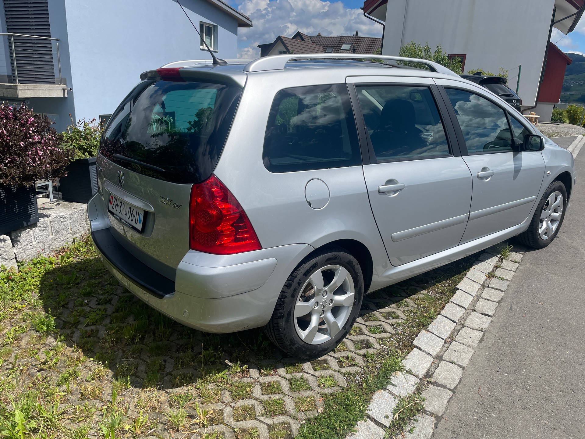 PEUGEOT 307 SW 2.0 16V Premium-image-1