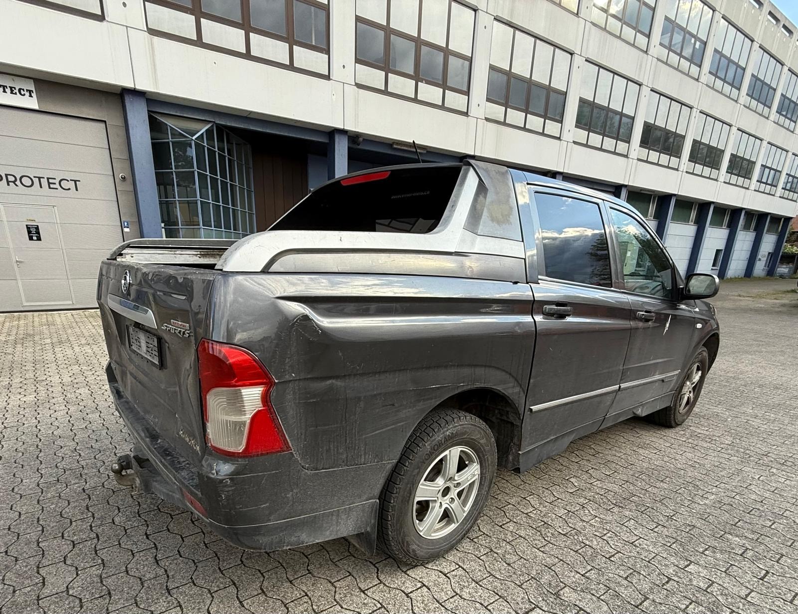 KGM-SsangYong Actyon Sports FR 2.0 Sapphire 4WD-image-2