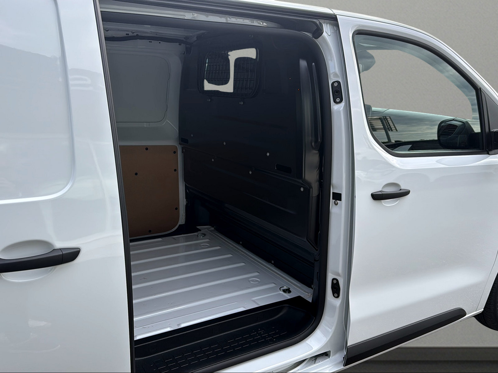 PEUGEOT Expert 2.2 BlueHDi 150 S&S Standard EAT8-image-13