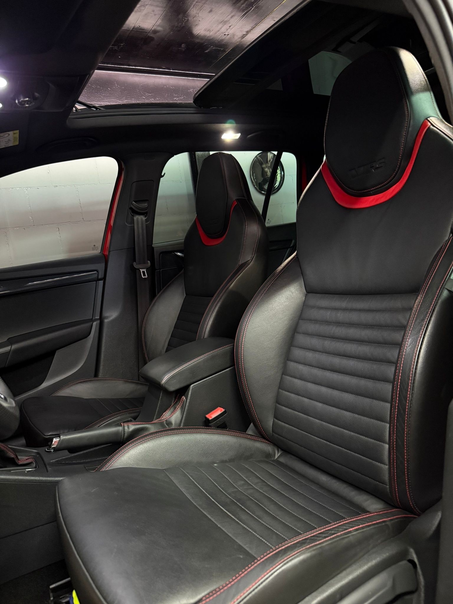SKODA Octavia Combi 2.0 TSI RS CHALLENGE DSG-image-10