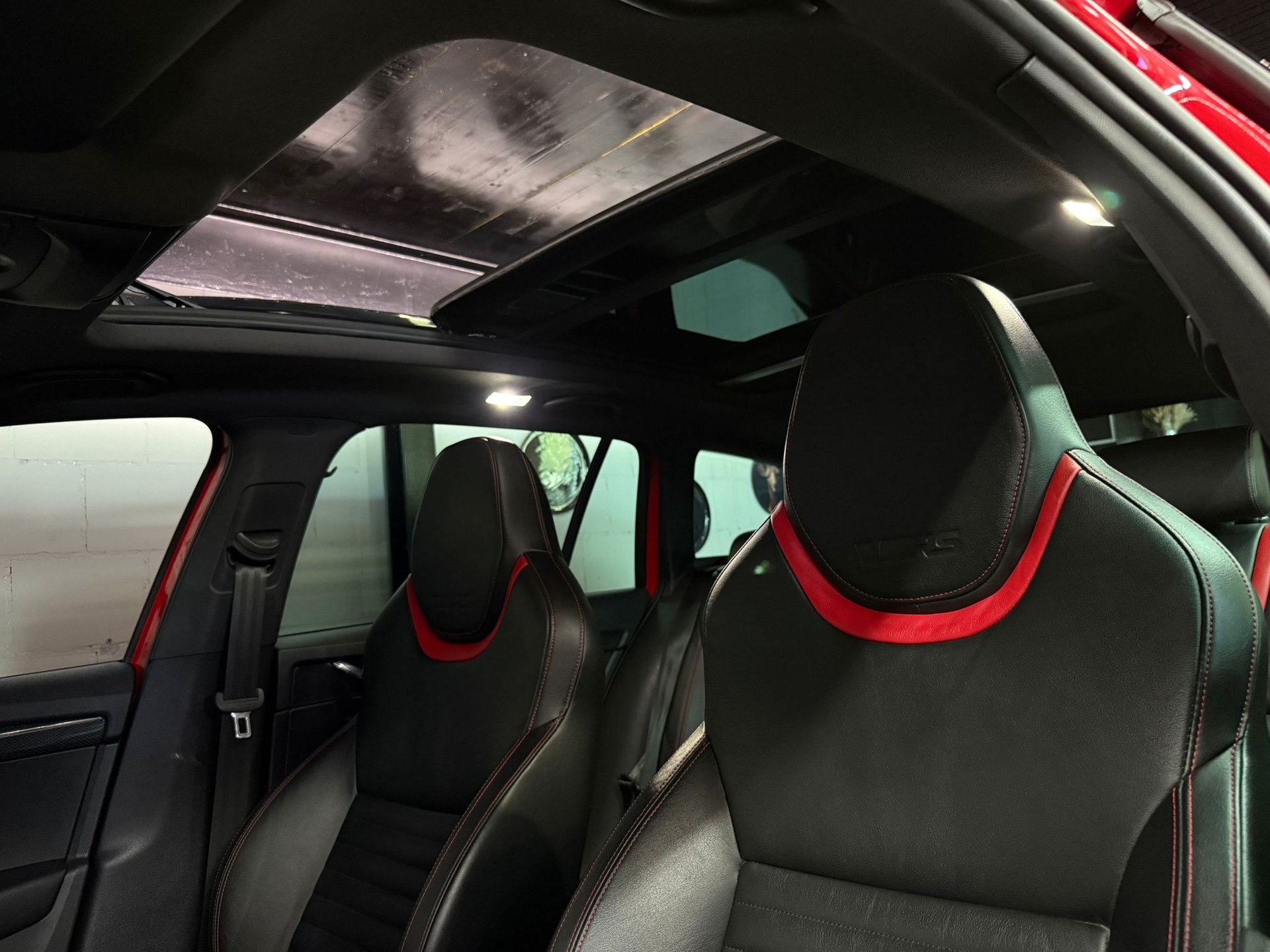 SKODA Octavia Combi 2.0 TSI RS CHALLENGE DSG-image-12