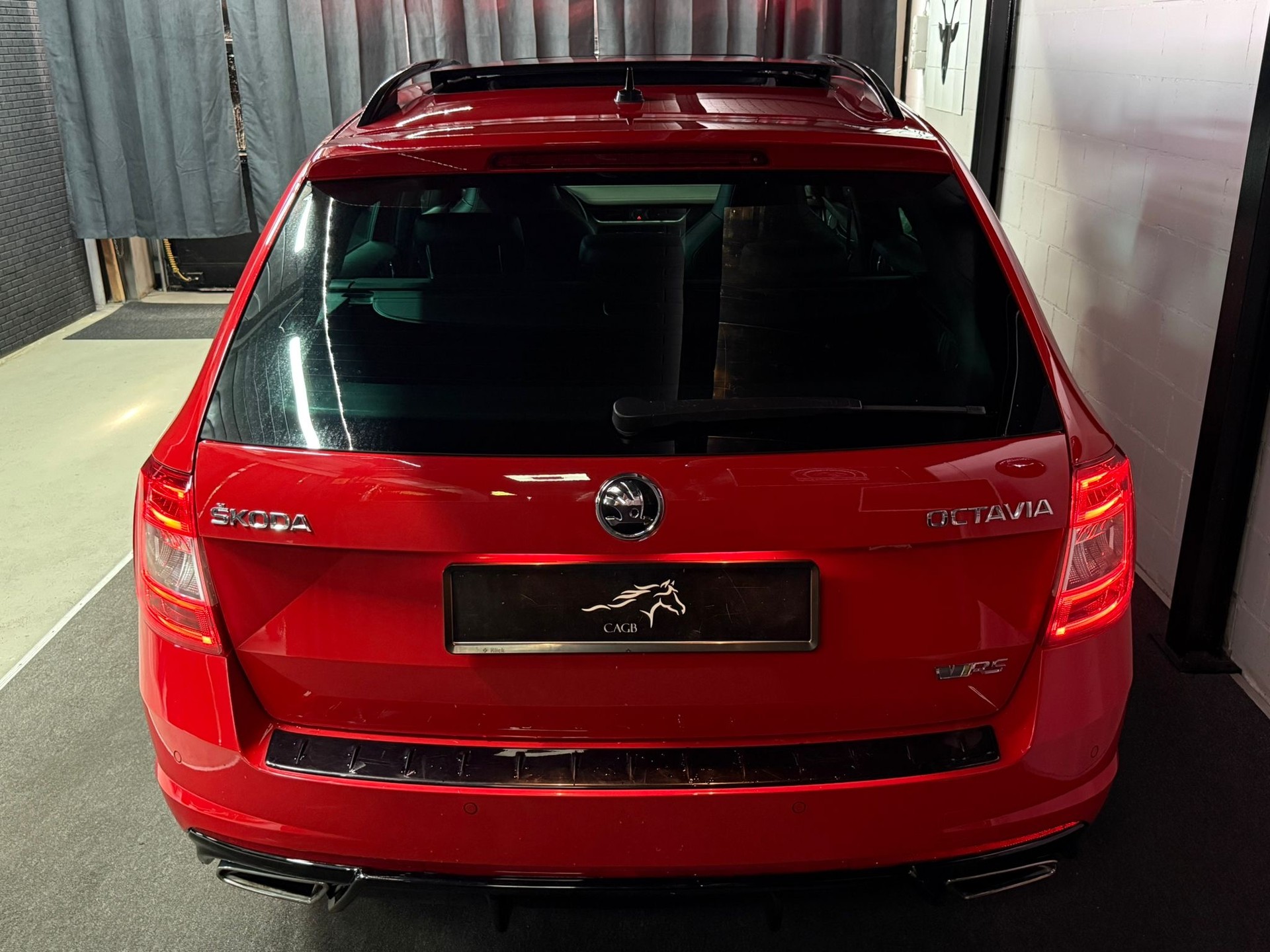 SKODA Octavia Combi 2.0 TSI RS CHALLENGE DSG-image-5