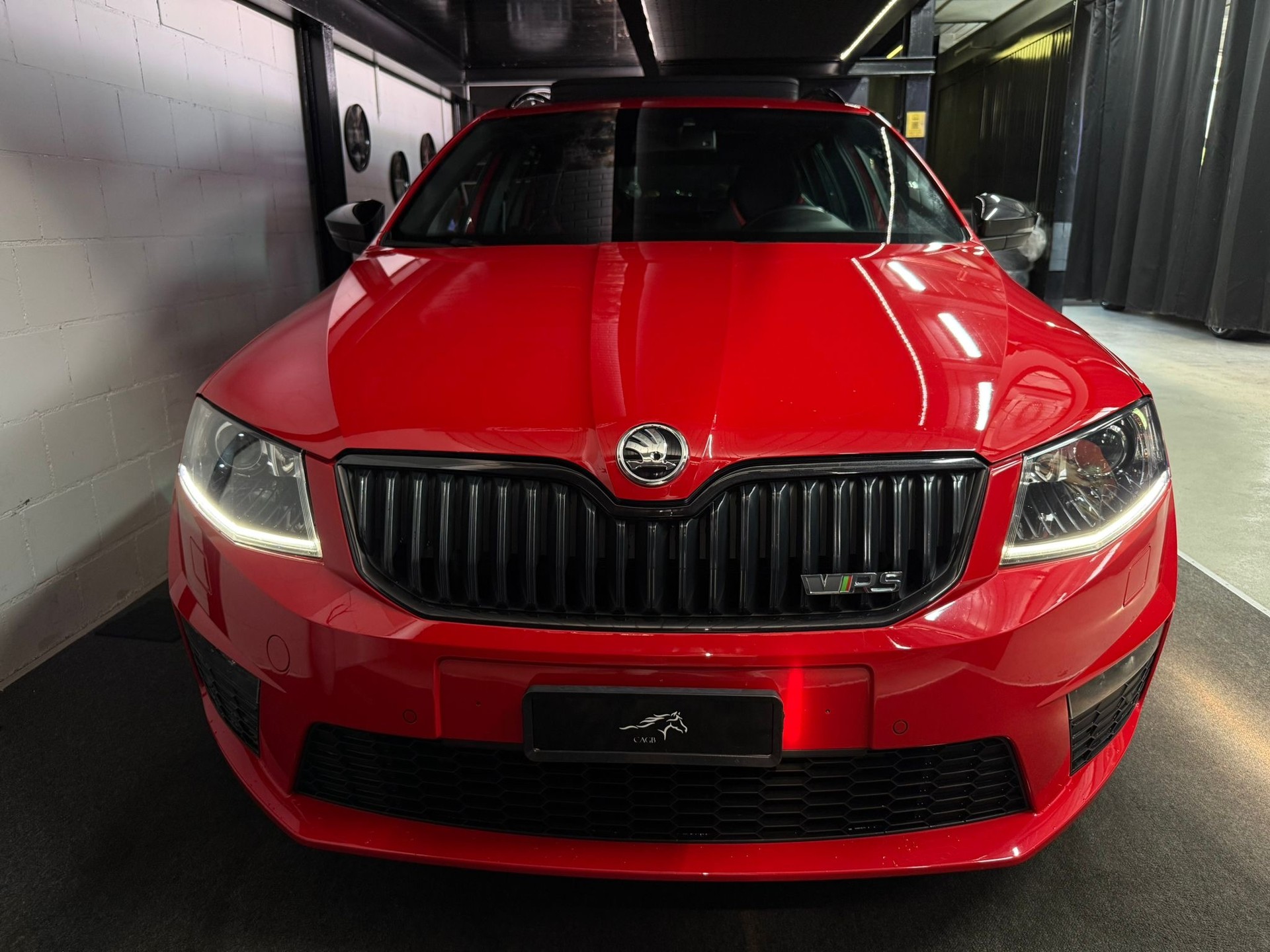 SKODA Octavia Combi 2.0 TSI RS CHALLENGE DSG-image-6