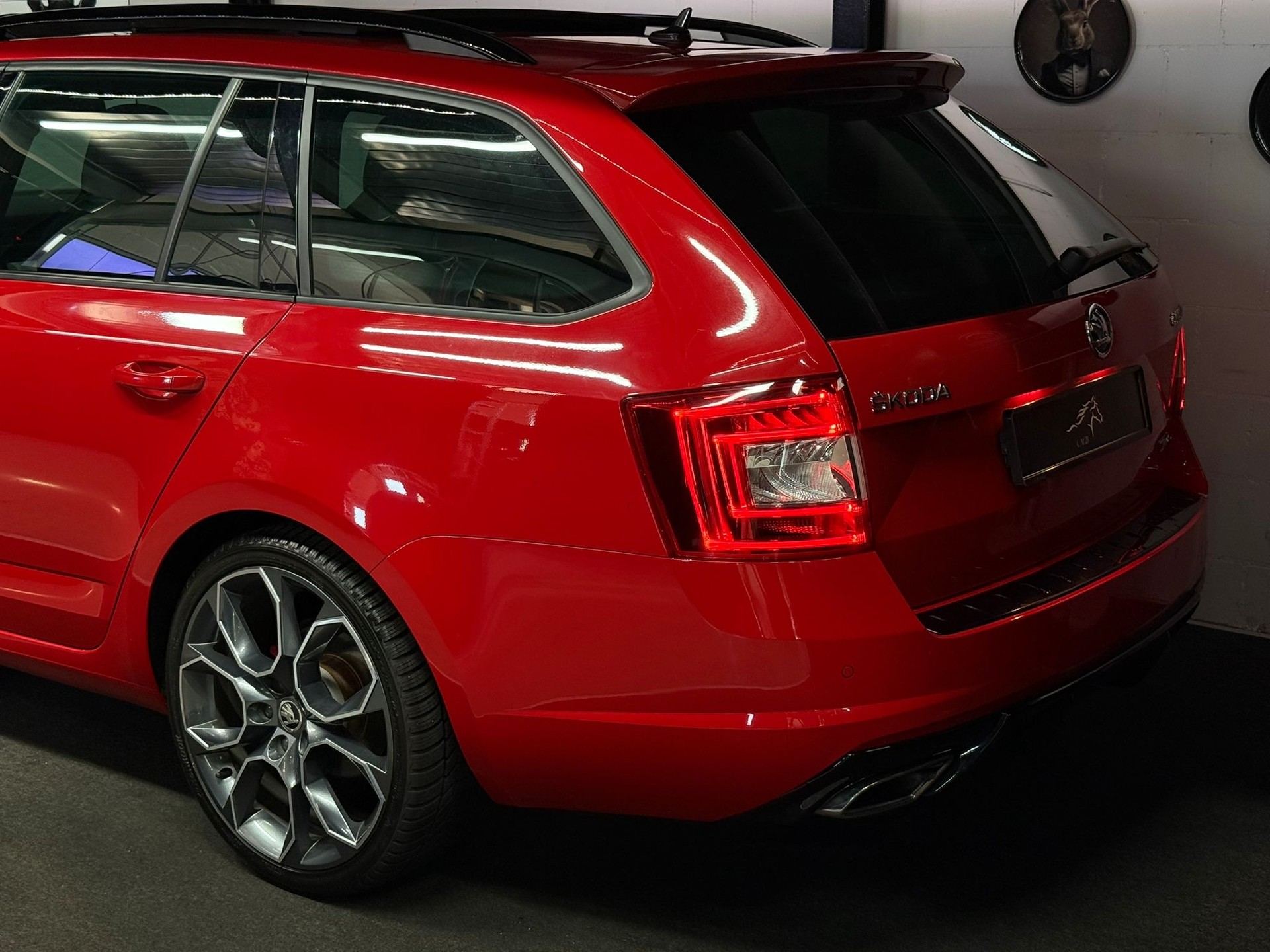 SKODA Octavia Combi 2.0 TSI RS CHALLENGE DSG-image-4