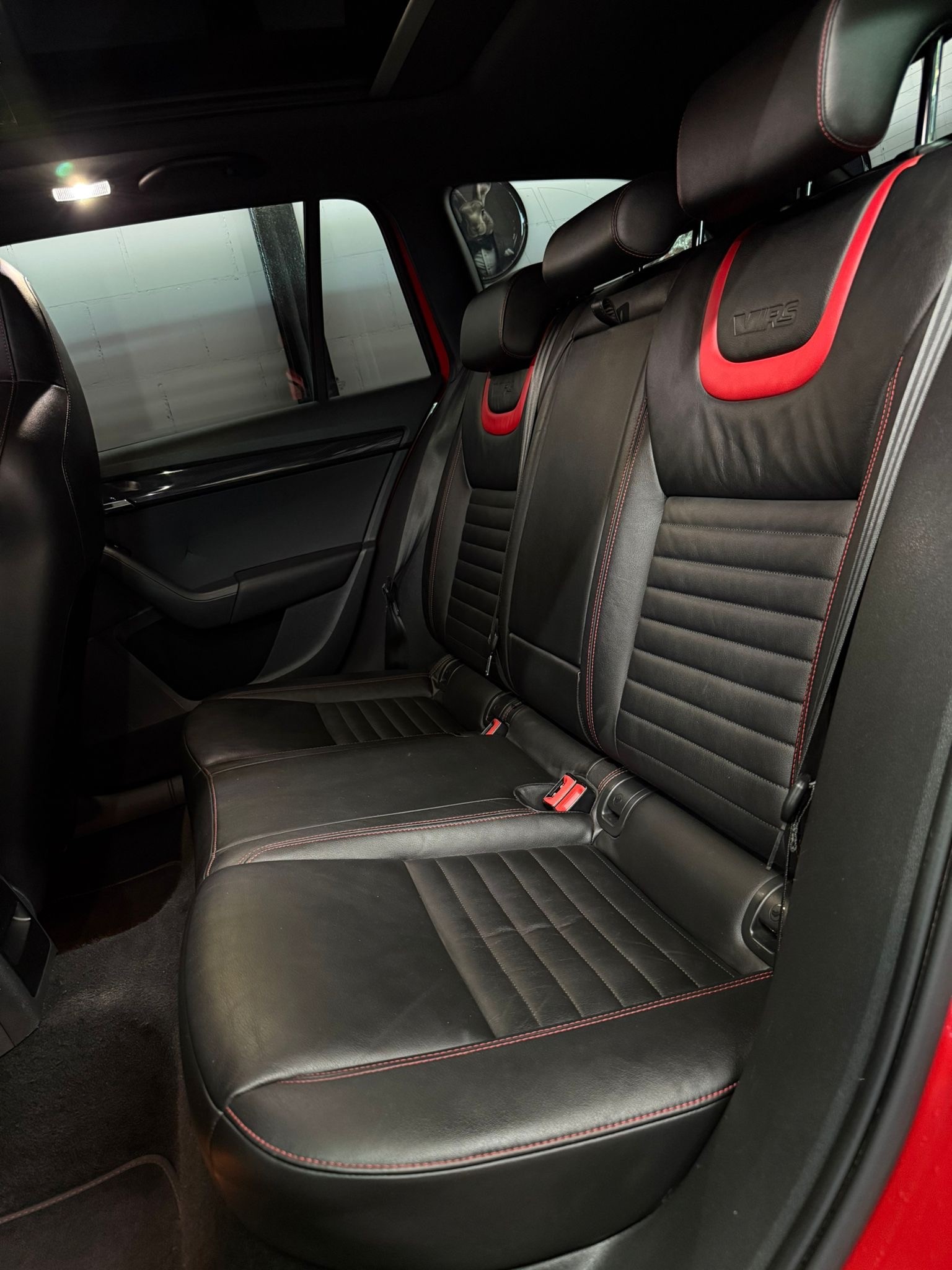 SKODA Octavia Combi 2.0 TSI RS CHALLENGE DSG-image-11