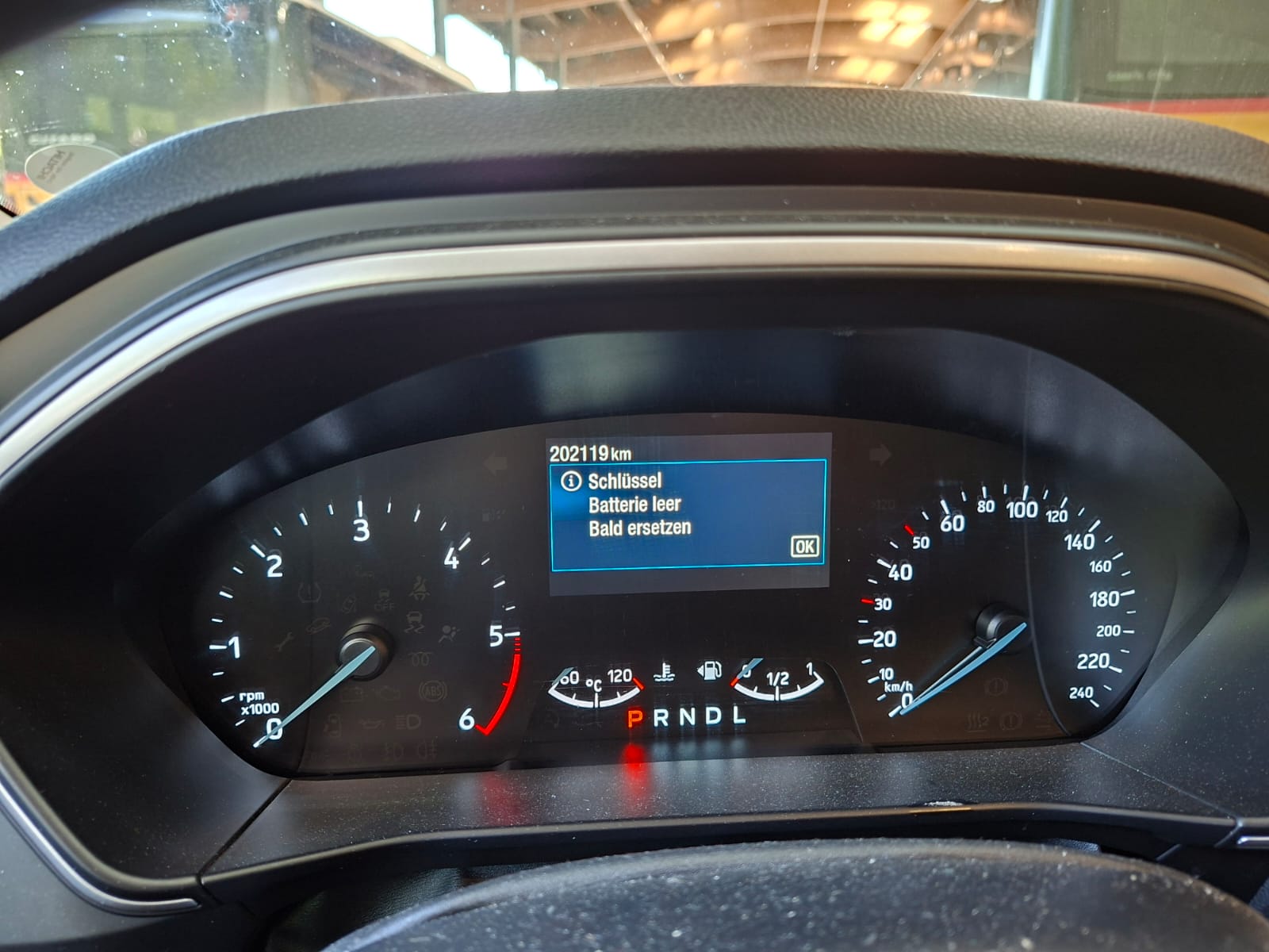FORD Focus 1.5 TDCi ST Line Automatic-image-5
