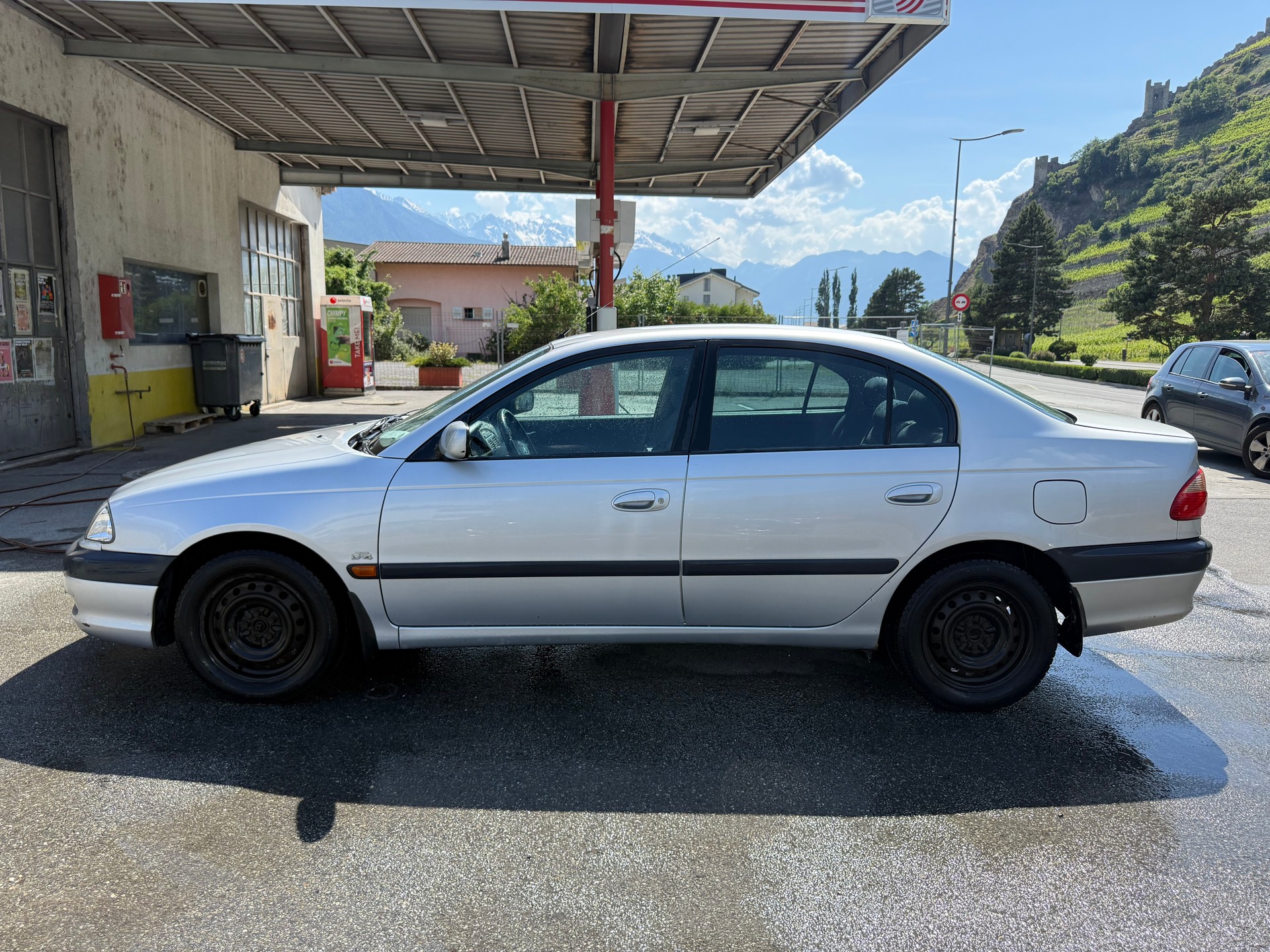 TOYOTA Avensis 2.0 VVT-i Linea Sol Sedan-image-5
