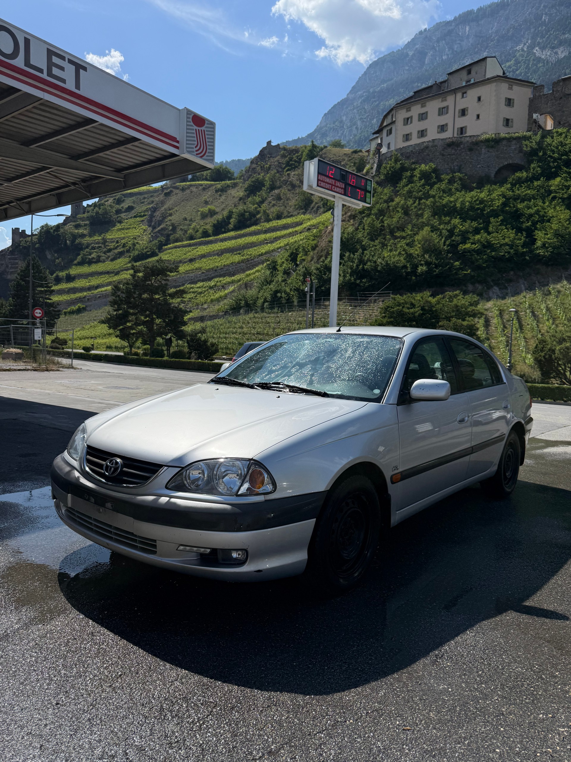 TOYOTA Avensis 2.0 VVT-i Linea Sol Sedan-image-1