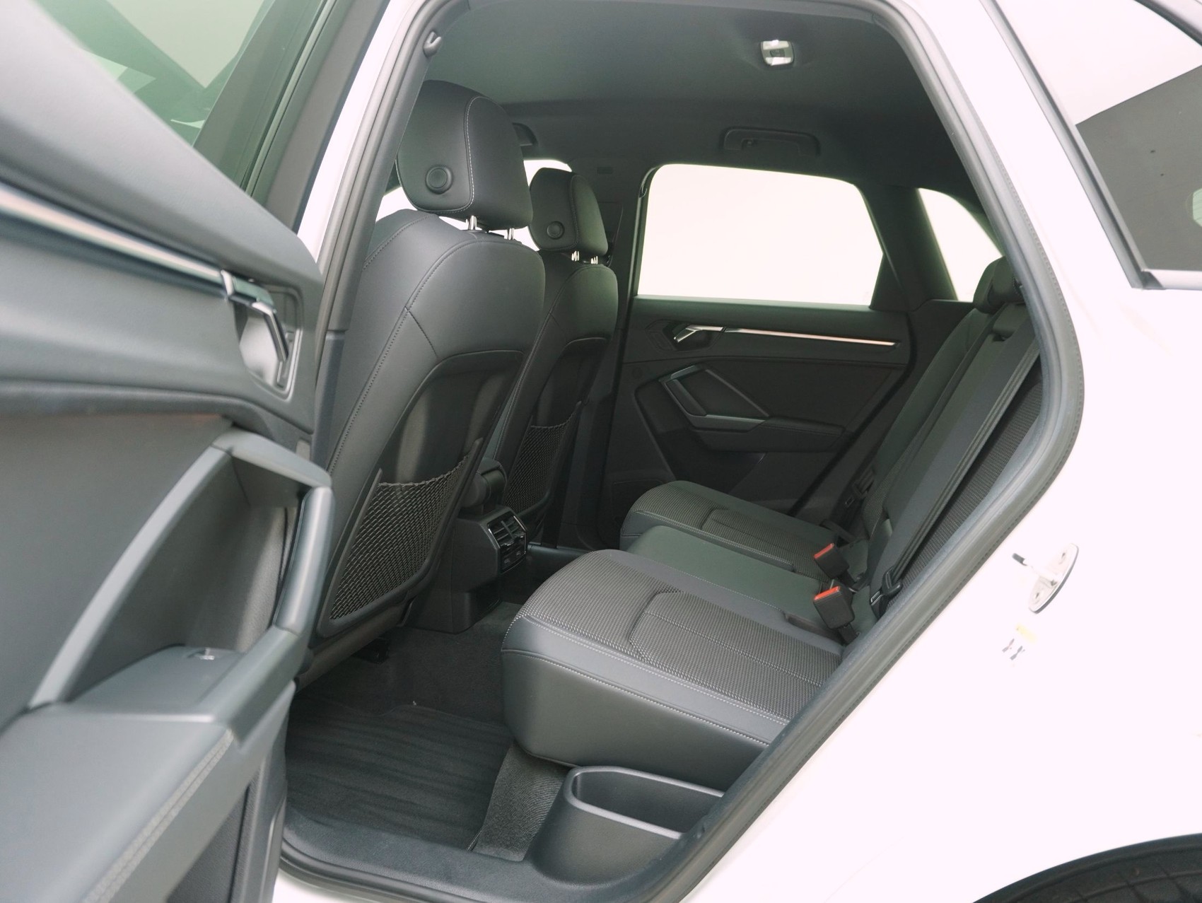 AUDI Q3 35 TFSI S line S-Tronic-image-10