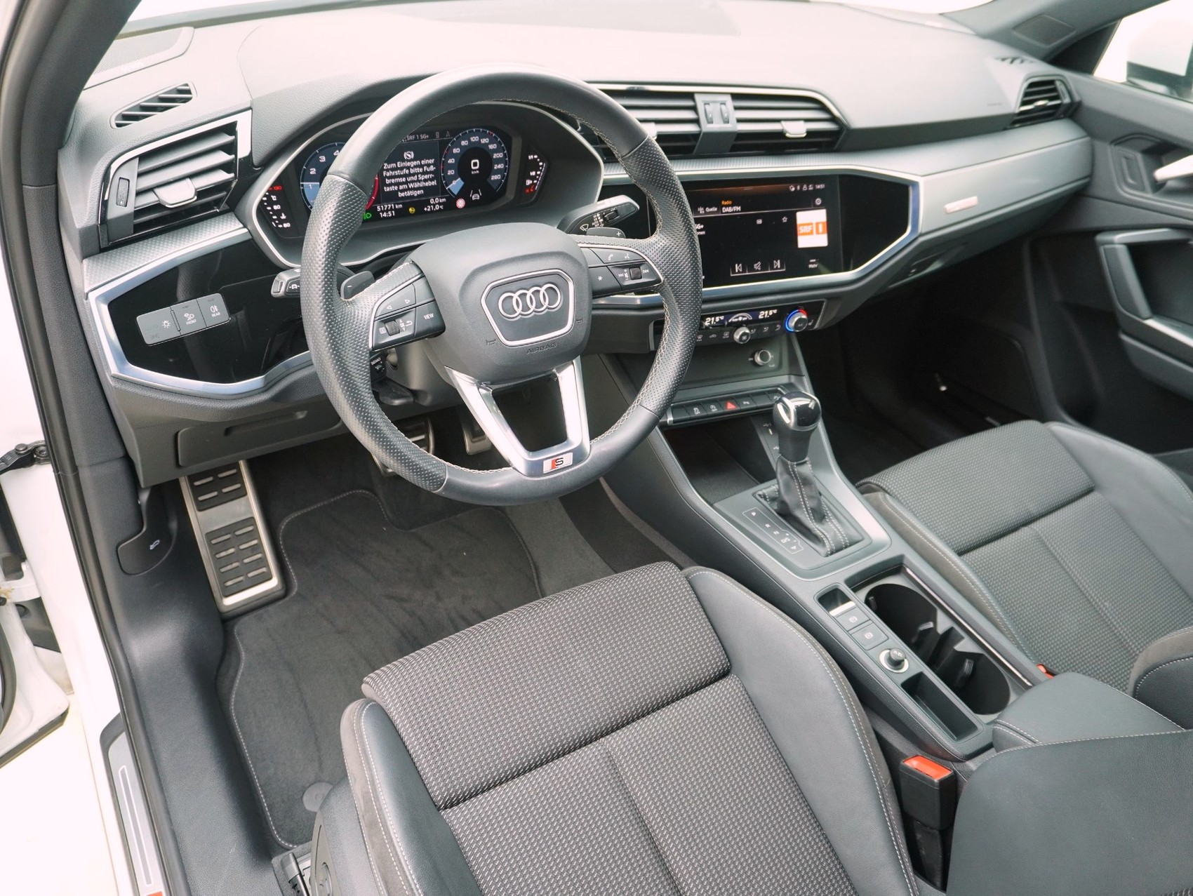 AUDI Q3 35 TFSI S line S-Tronic-image-8