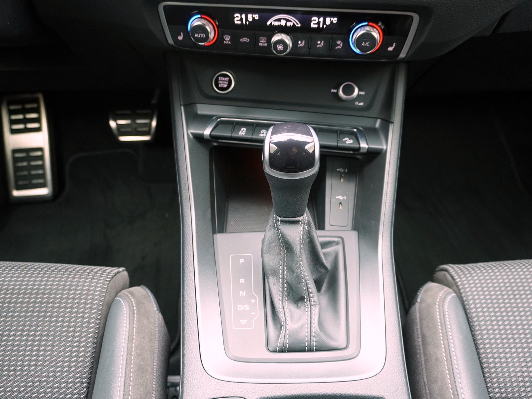 AUDI Q3 35 TFSI S line S-Tronic-image-16