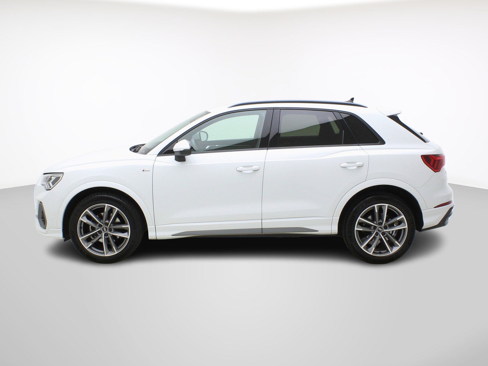 AUDI Q3 35 TFSI S line S-Tronic-image-2