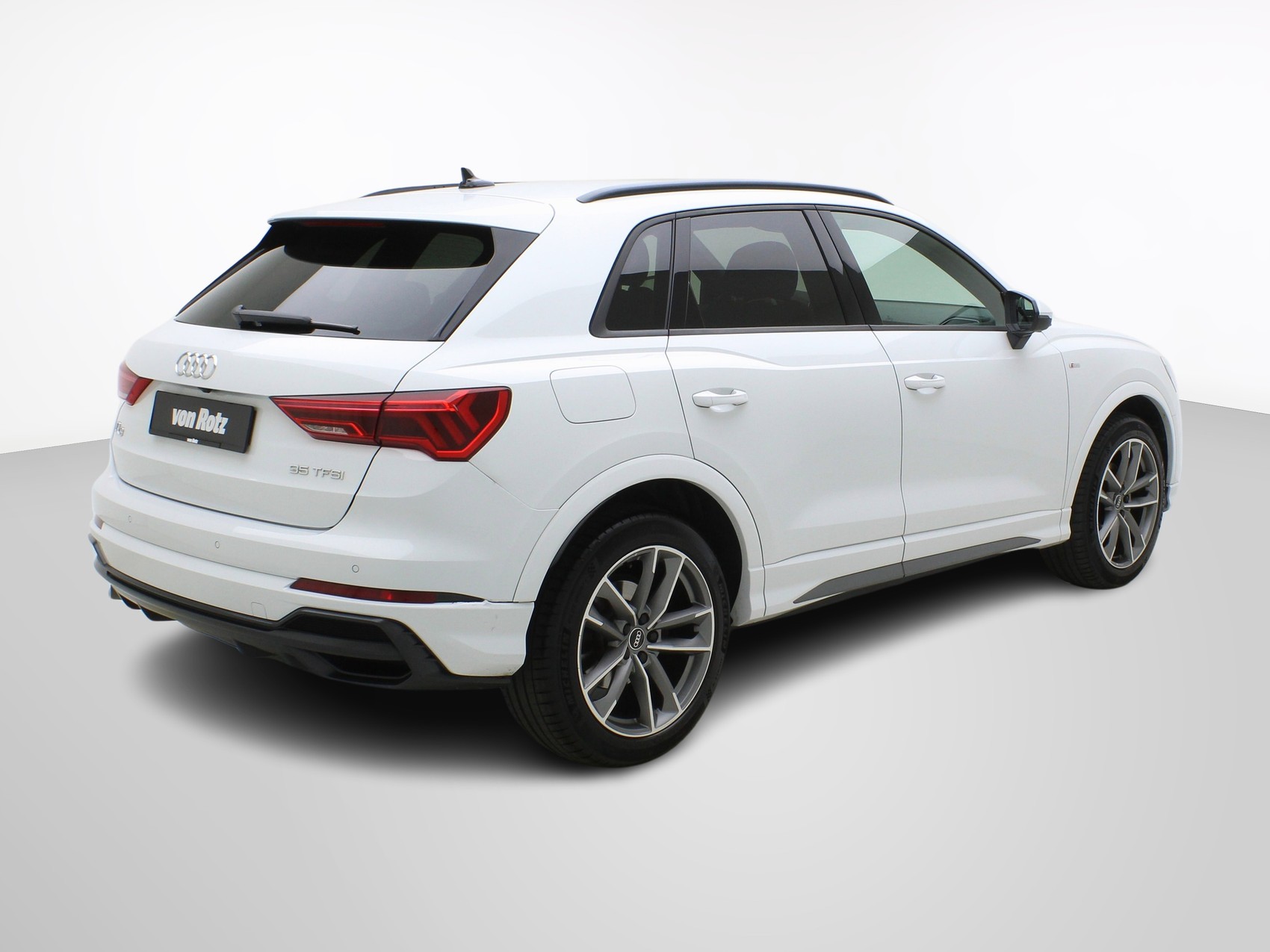AUDI Q3 35 TFSI S line S-Tronic-image-4