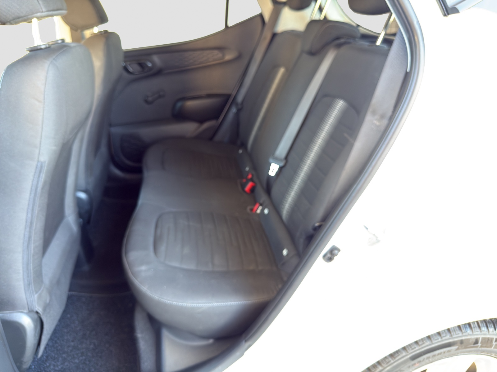HYUNDAI i10 1.0 Launch Automat-image-10