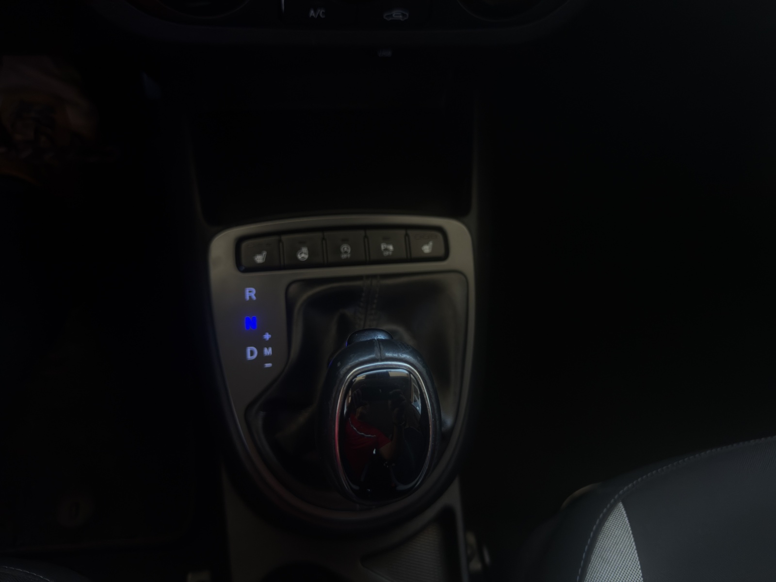 HYUNDAI i10 1.0 Launch Automat-image-8