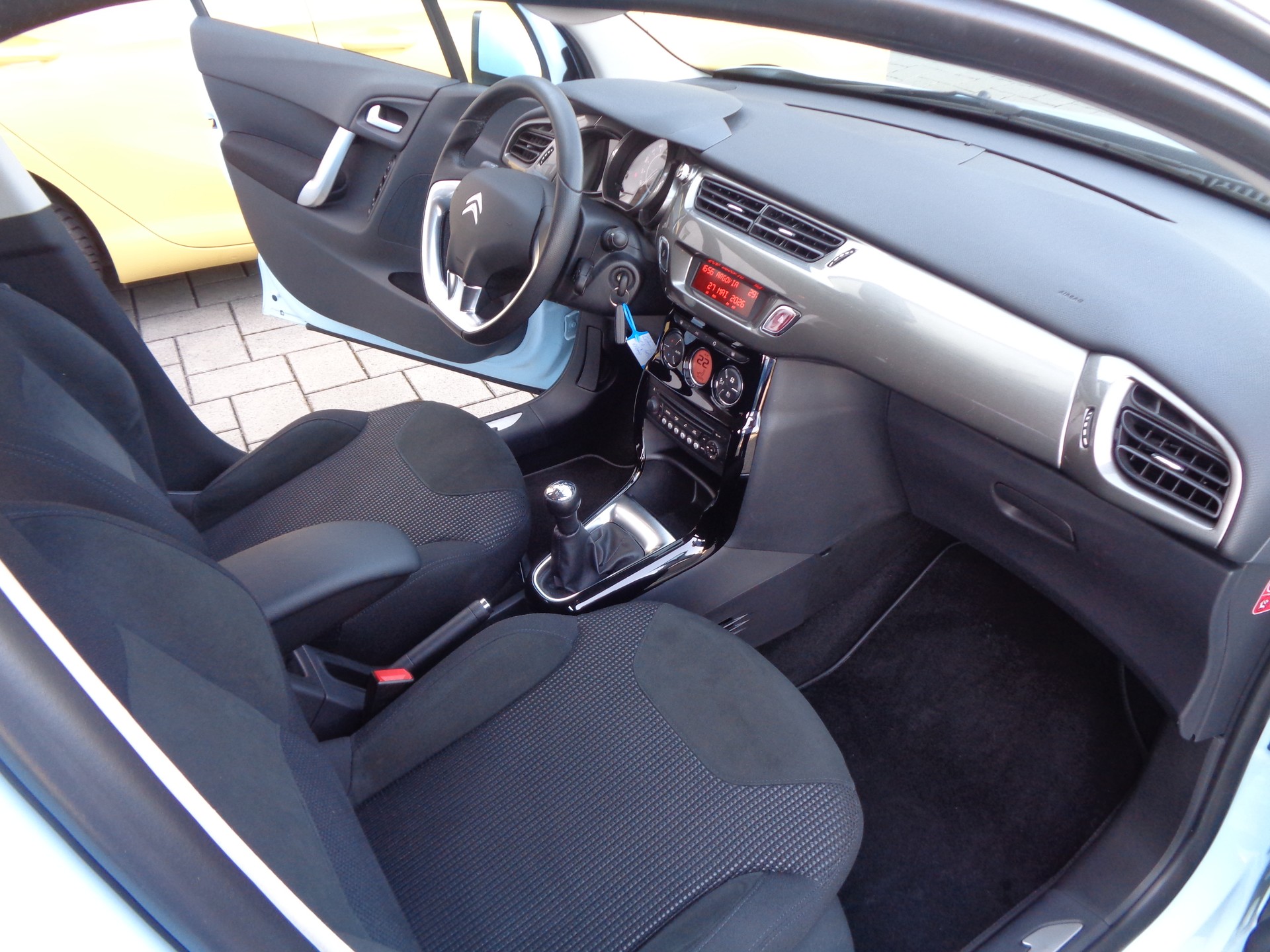 CITROEN C3 1.4i 16V Exclusive-image-9