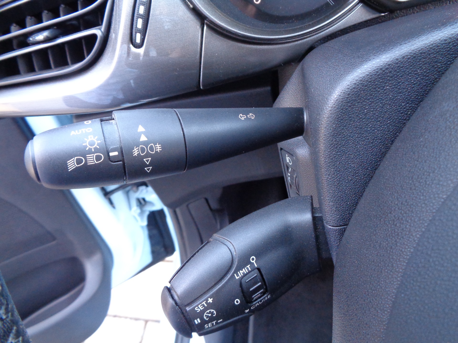 CITROEN C3 1.4i 16V Exclusive-image-13
