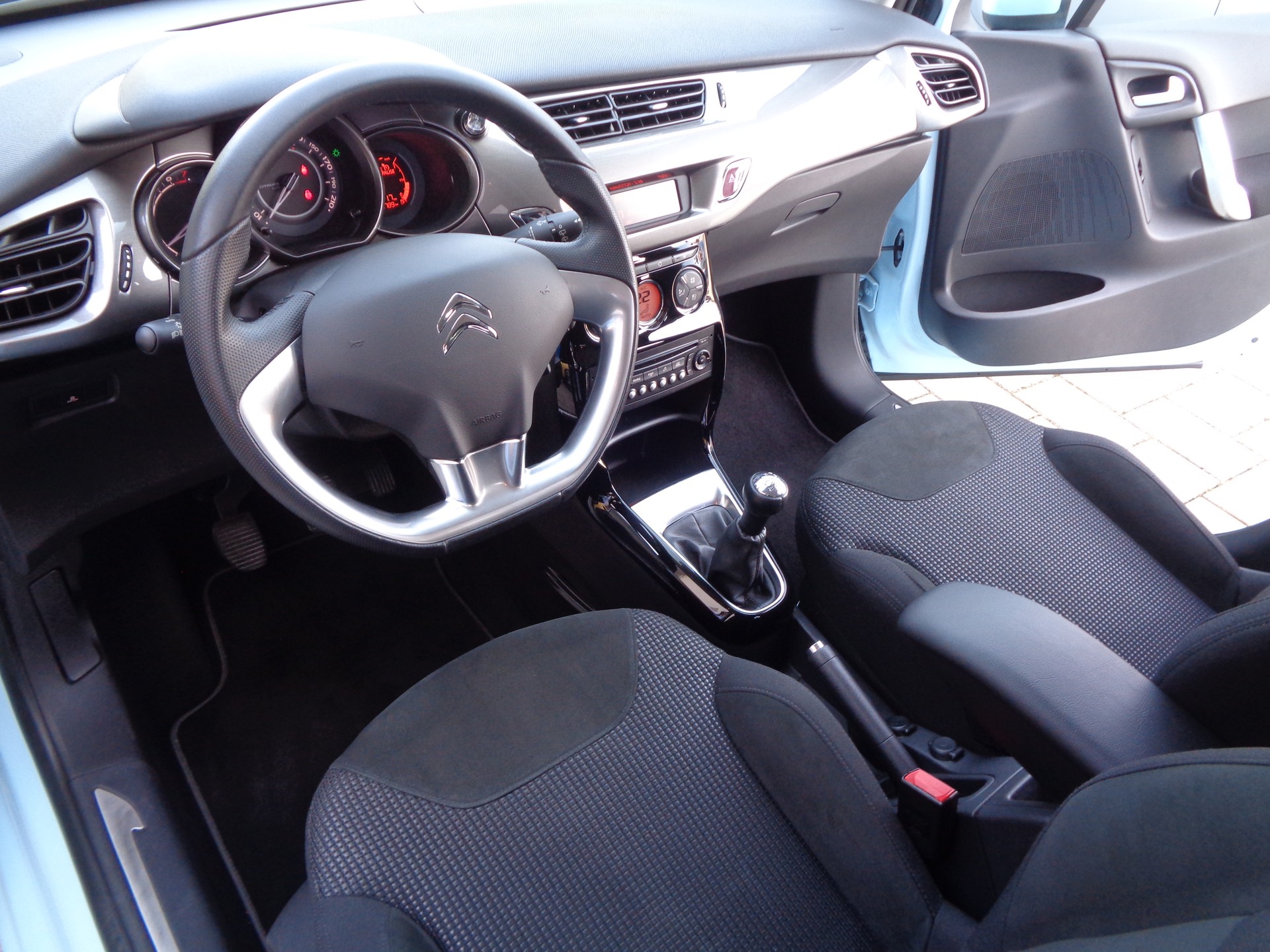CITROEN C3 1.4i 16V Exclusive-image-6
