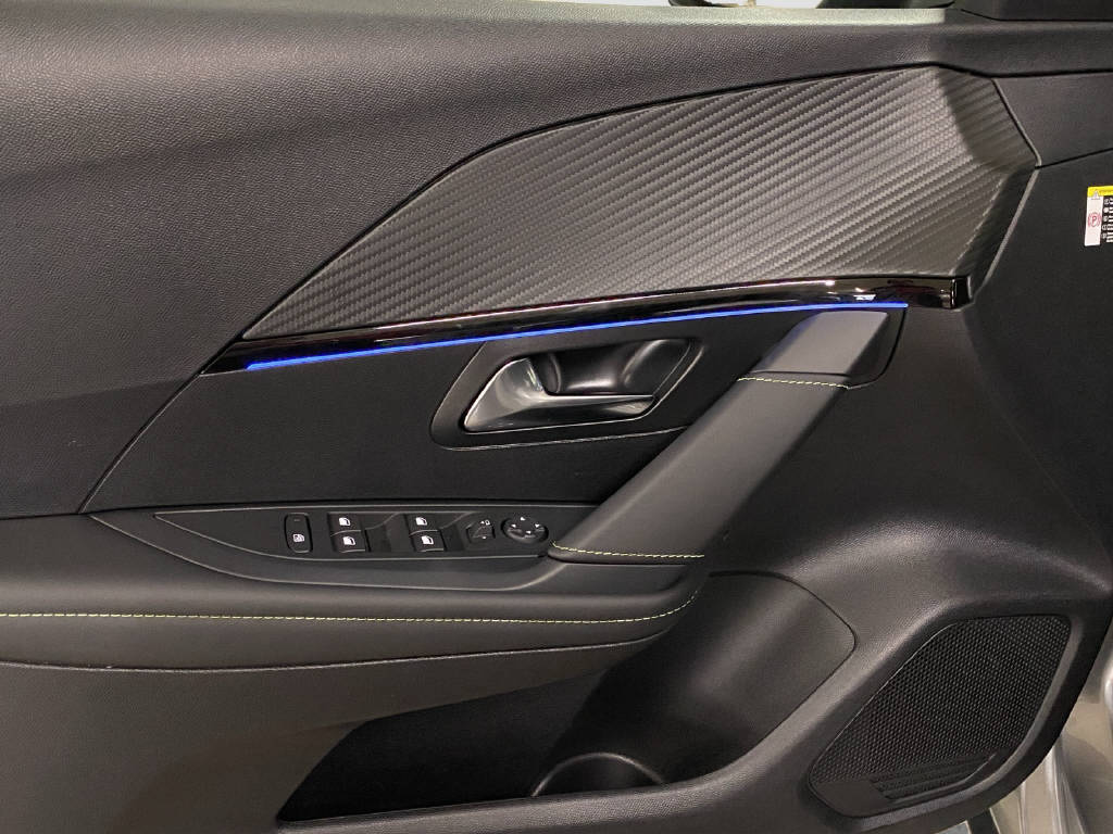 PEUGEOT 208 1.2 Hybrid 145 GT-image-11