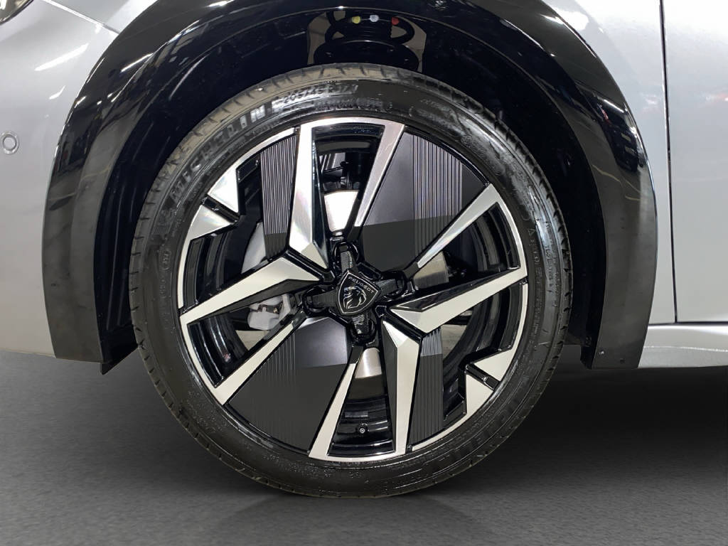 PEUGEOT 208 1.2 Hybrid 145 GT-image-14