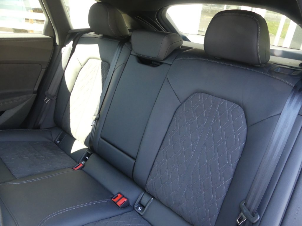 AUDI A5 Avant TDI quattro 150 kW S tronic-image-11