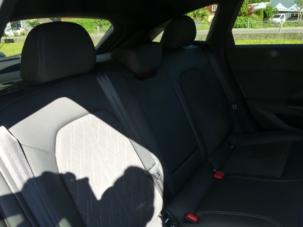 AUDI A5 Avant TDI quattro 150 kW S tronic-image-12