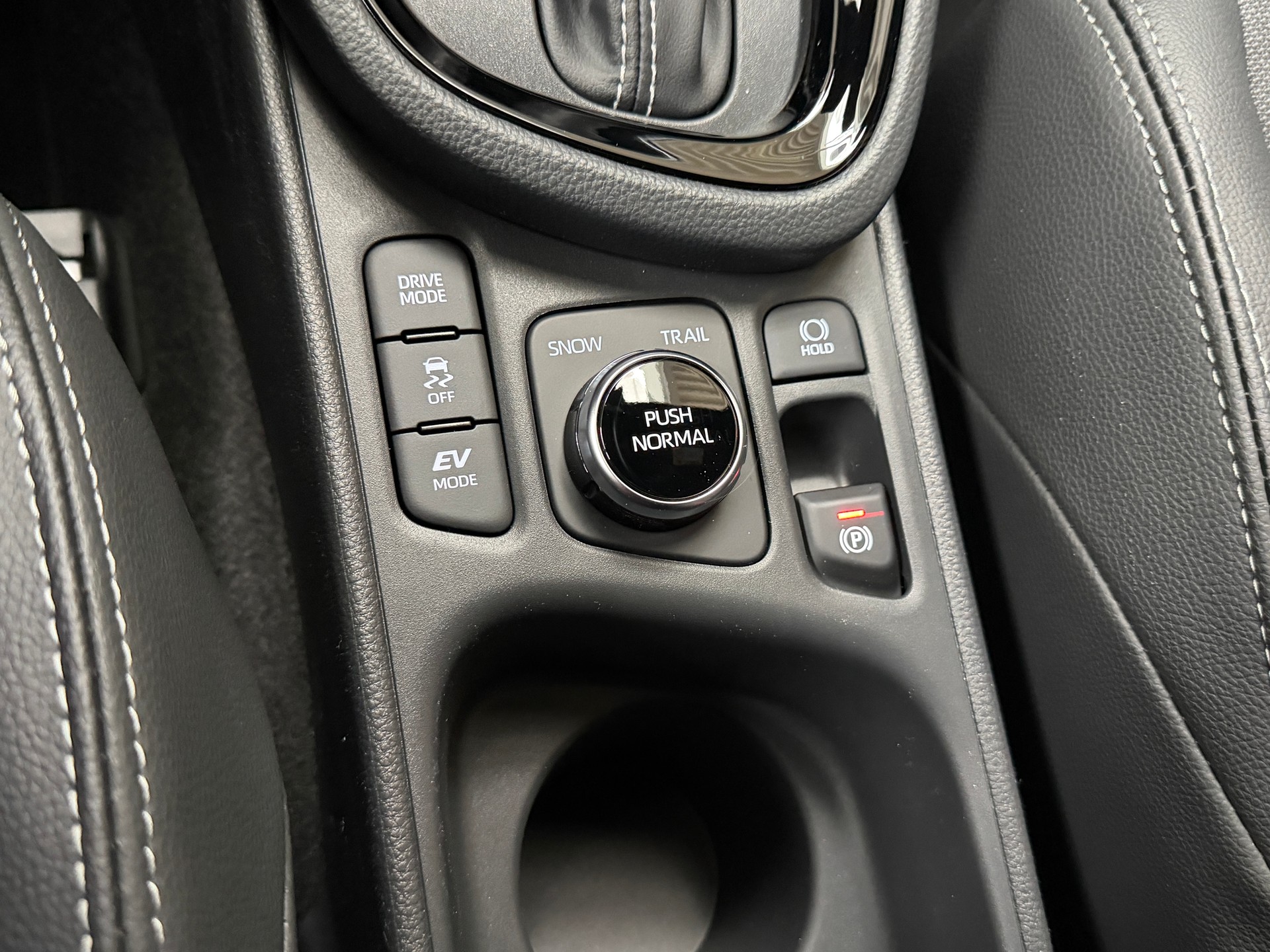 TOYOTA Yaris Cross 1.5 Premium AWDi e-CVT-image-15
