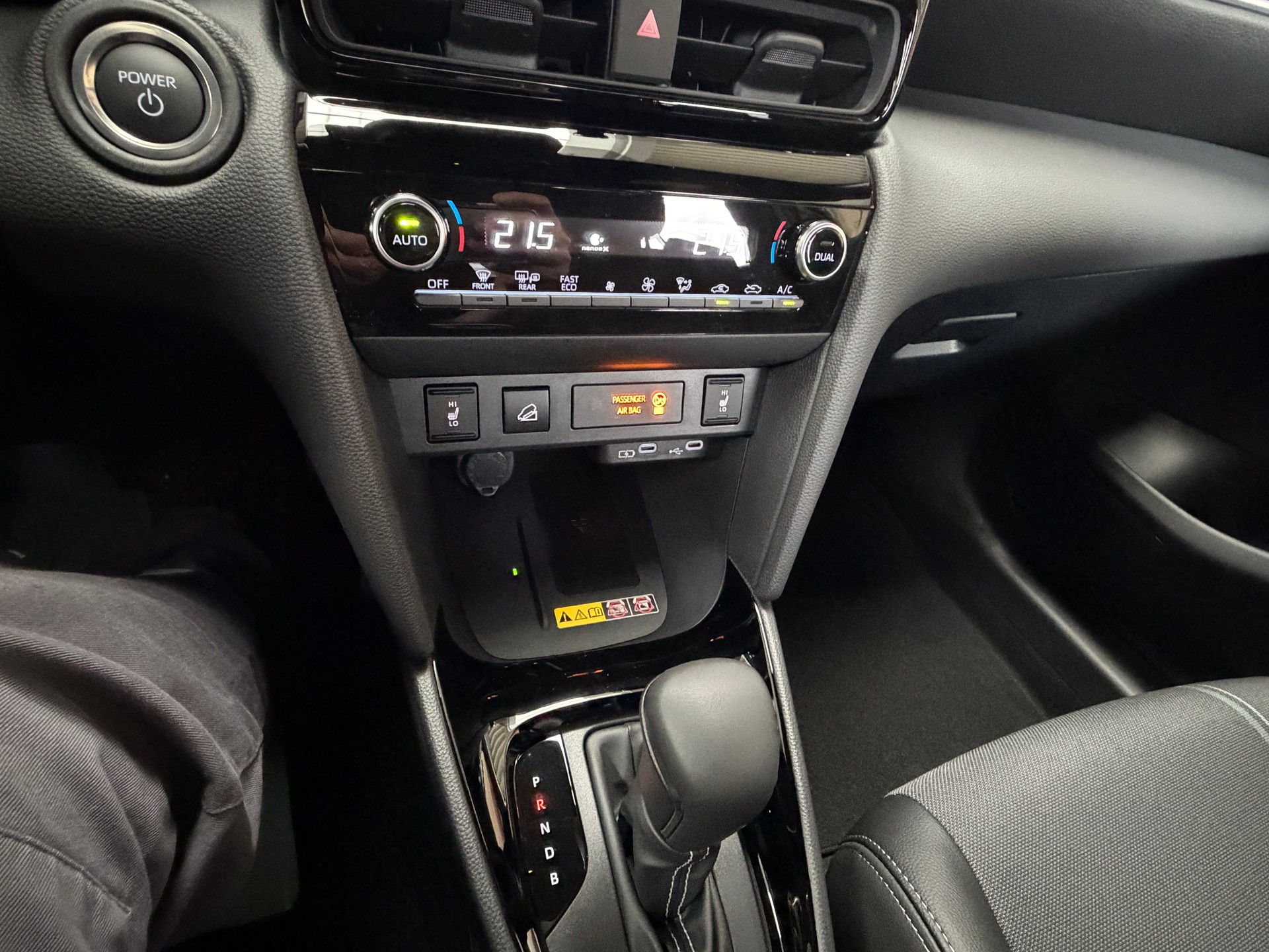 TOYOTA Yaris Cross 1.5 Premium AWDi e-CVT-image-14