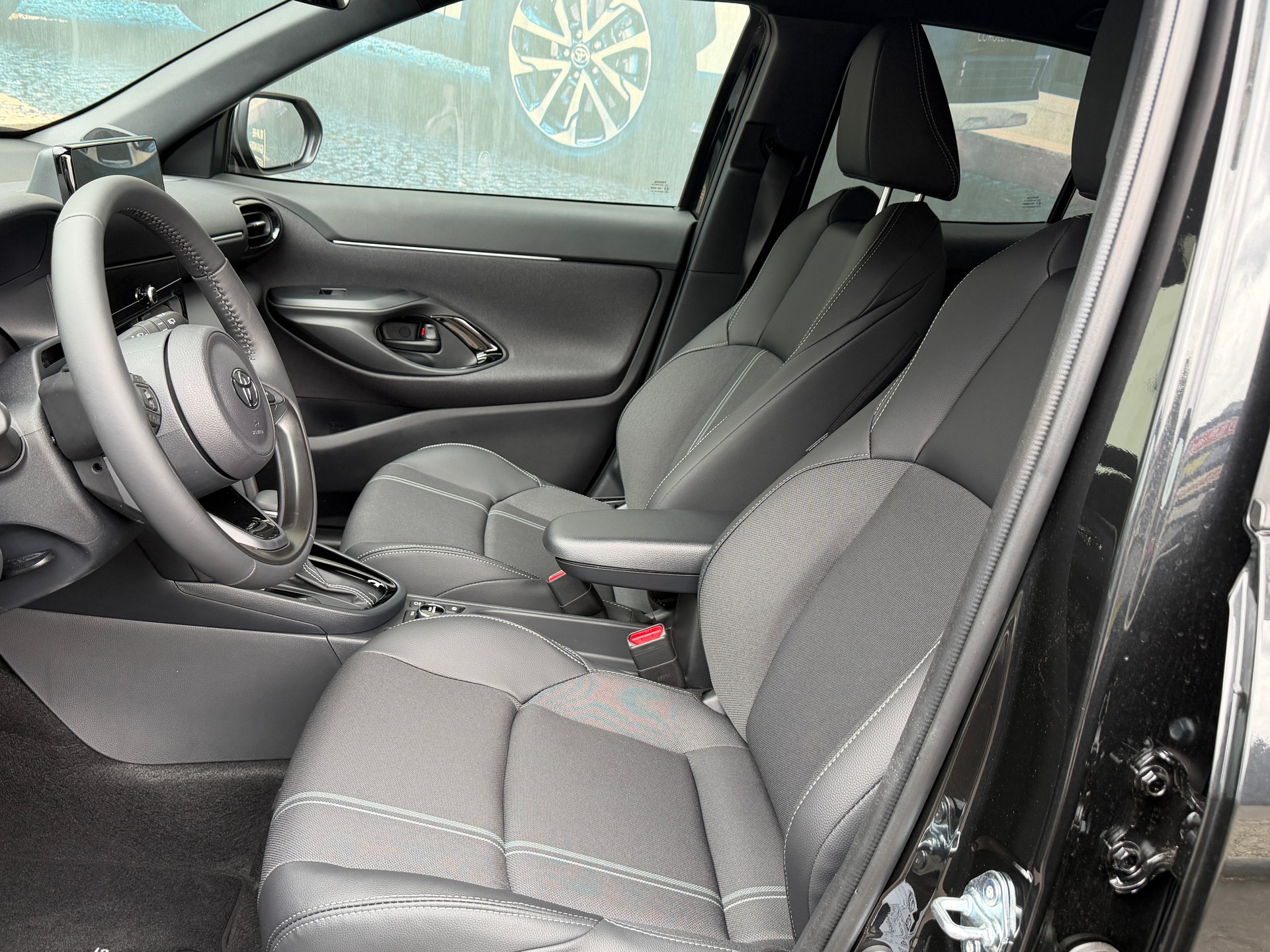 TOYOTA Yaris Cross 1.5 Premium AWDi e-CVT-image-8