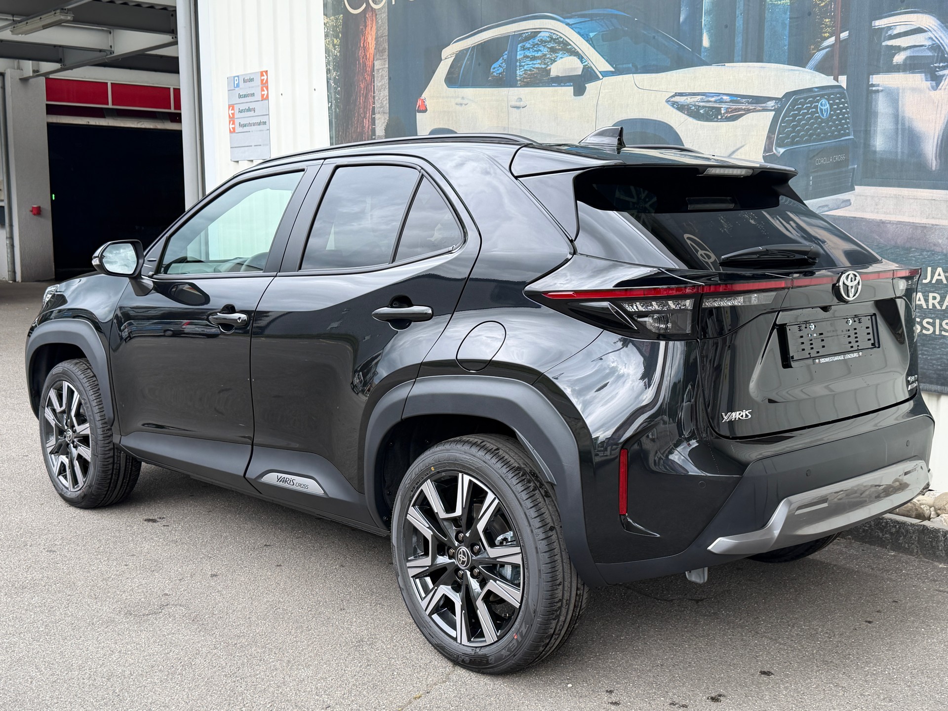 TOYOTA Yaris Cross 1.5 Premium AWDi e-CVT-image-4