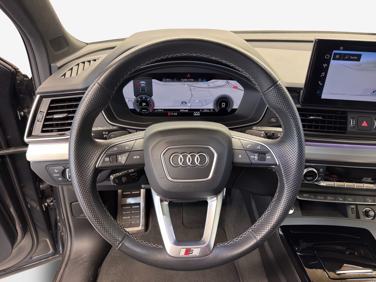 AUDI Q5 40 TDI Black Edition quattro S-tronic-image-9