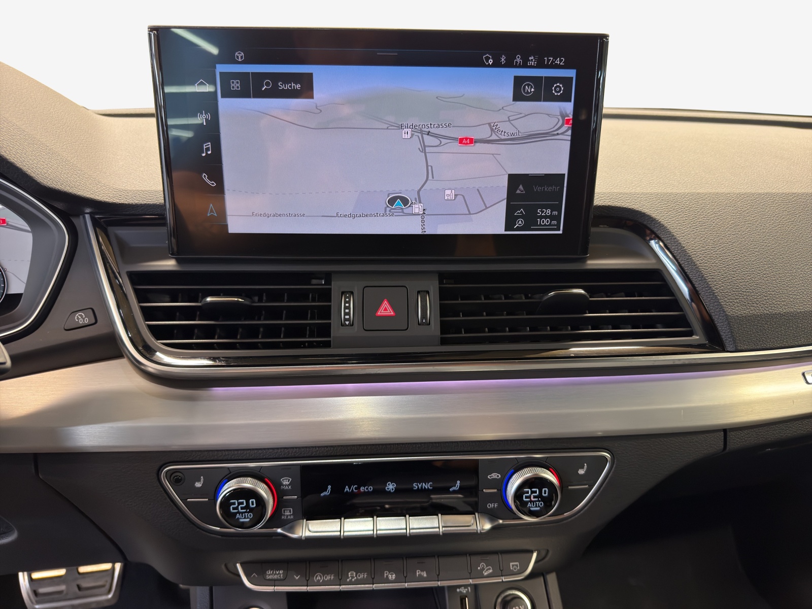 AUDI Q5 40 TDI Black Edition quattro S-tronic-image-10