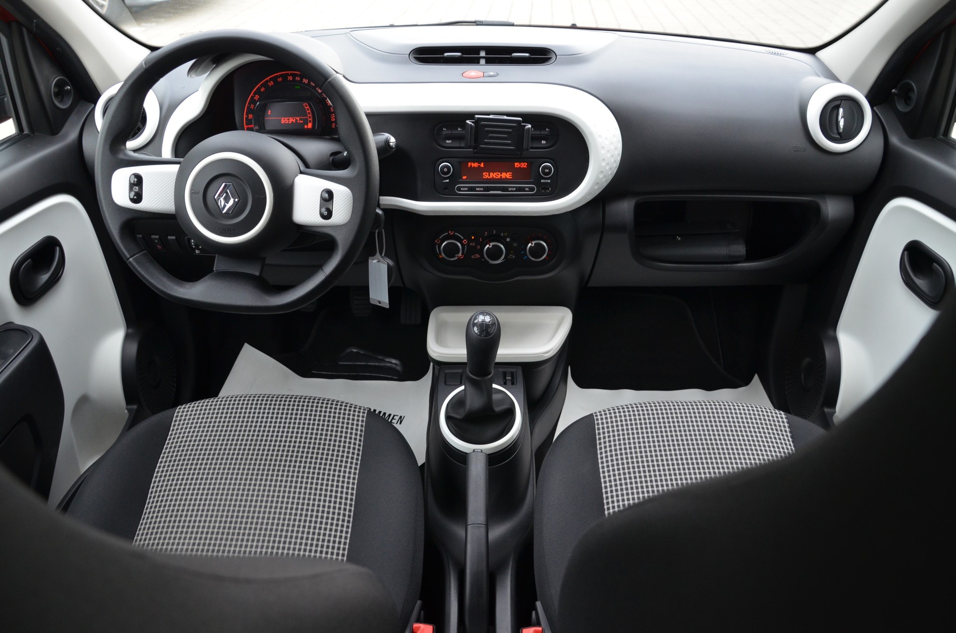 RENAULT Twingo 1.0 Life*Ab MFK,1 Jahr oder 20'000km Garantie*-image-9