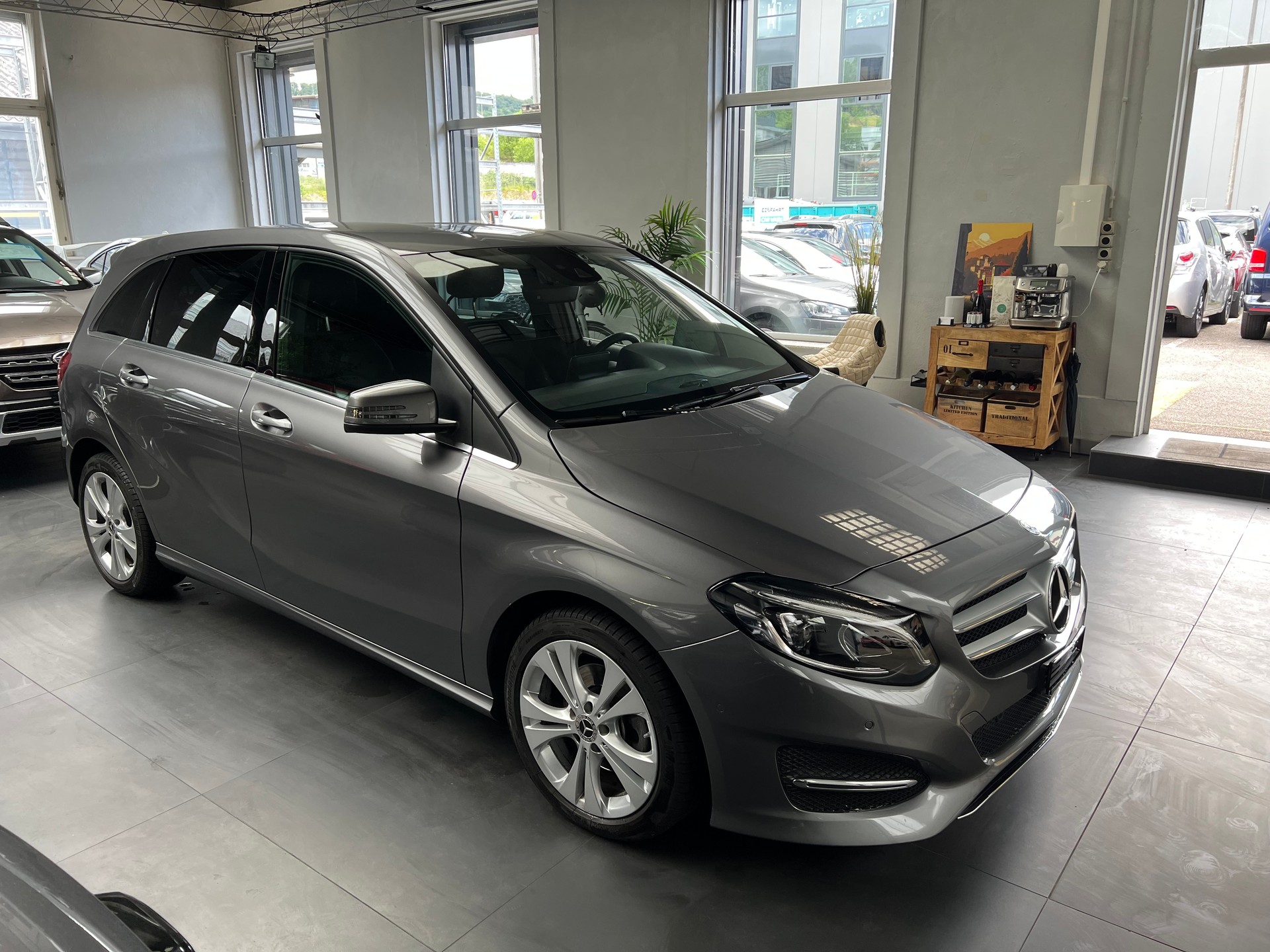 MERCEDES-BENZ B 220 Urban 4Matic 7G-DCT-image-2
