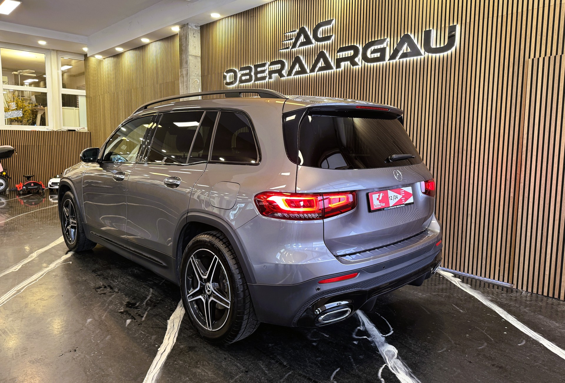 MERCEDES-BENZ GLB 200 4Matic AMG Line 8G-Tronic-image-4