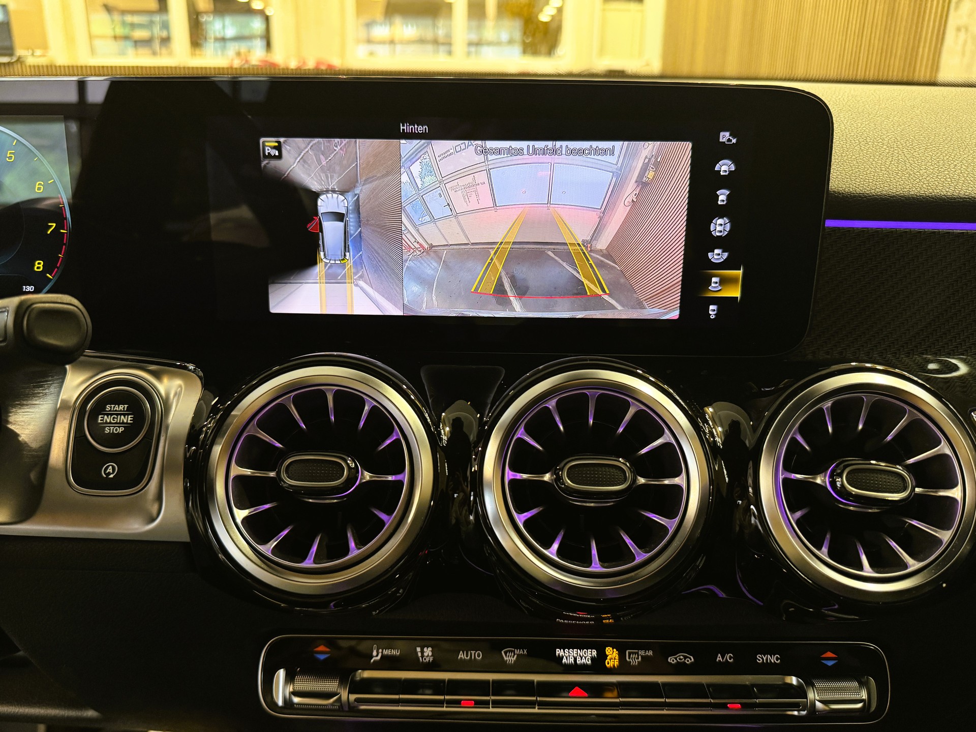 MERCEDES-BENZ GLB 200 4Matic AMG Line 8G-Tronic-image-12