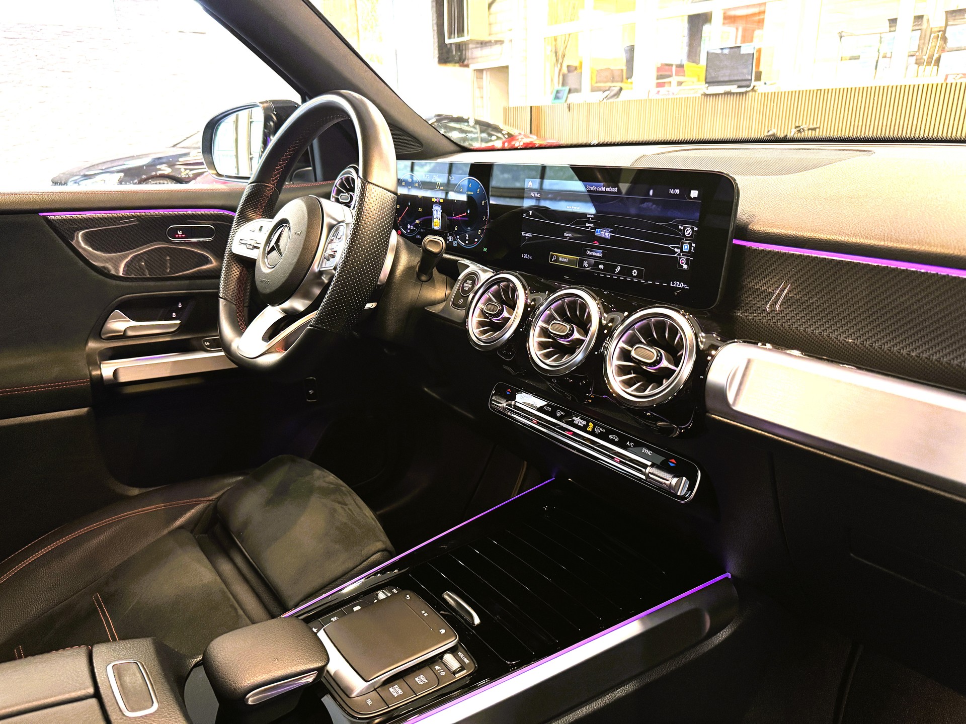 MERCEDES-BENZ GLB 200 4Matic AMG Line 8G-Tronic-image-20