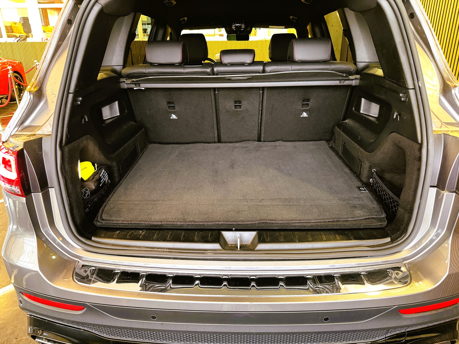 MERCEDES-BENZ GLB 200 4Matic AMG Line 8G-Tronic-image-7
