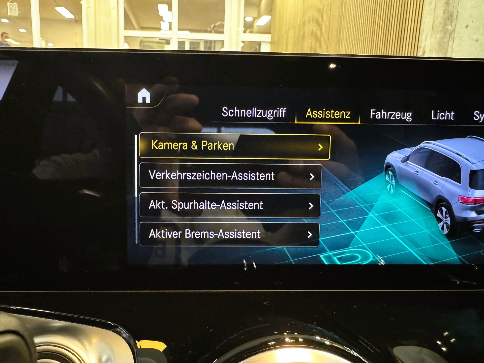 MERCEDES-BENZ GLB 200 4Matic AMG Line 8G-Tronic-image-13
