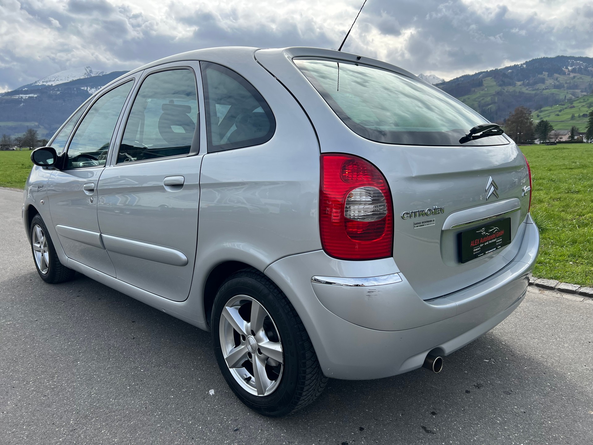 CITROEN Xsara Picasso 2.0i 16V Exclusive Automatic-image-2