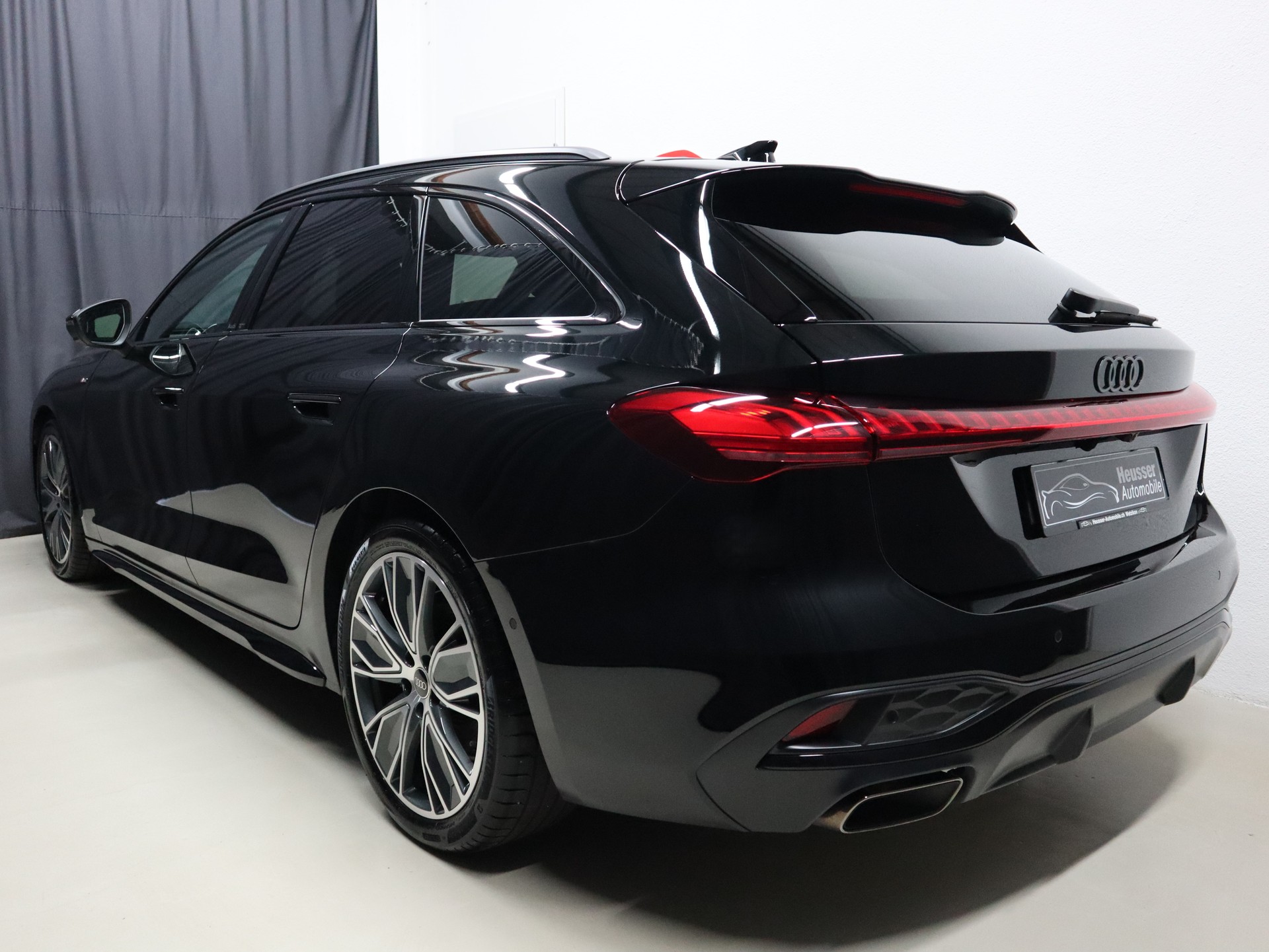AUDI A5 Avant 2.0 TFSI S tronic S Line Edition - Navi - MMI Beifahrerdisplay - Matrix LED - Keyless - 360° Kamera - 204 PS-image-4