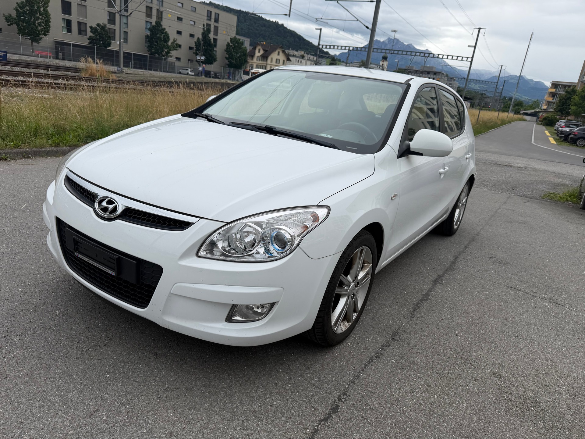 HYUNDAI i30 2.0 Premium-image-0