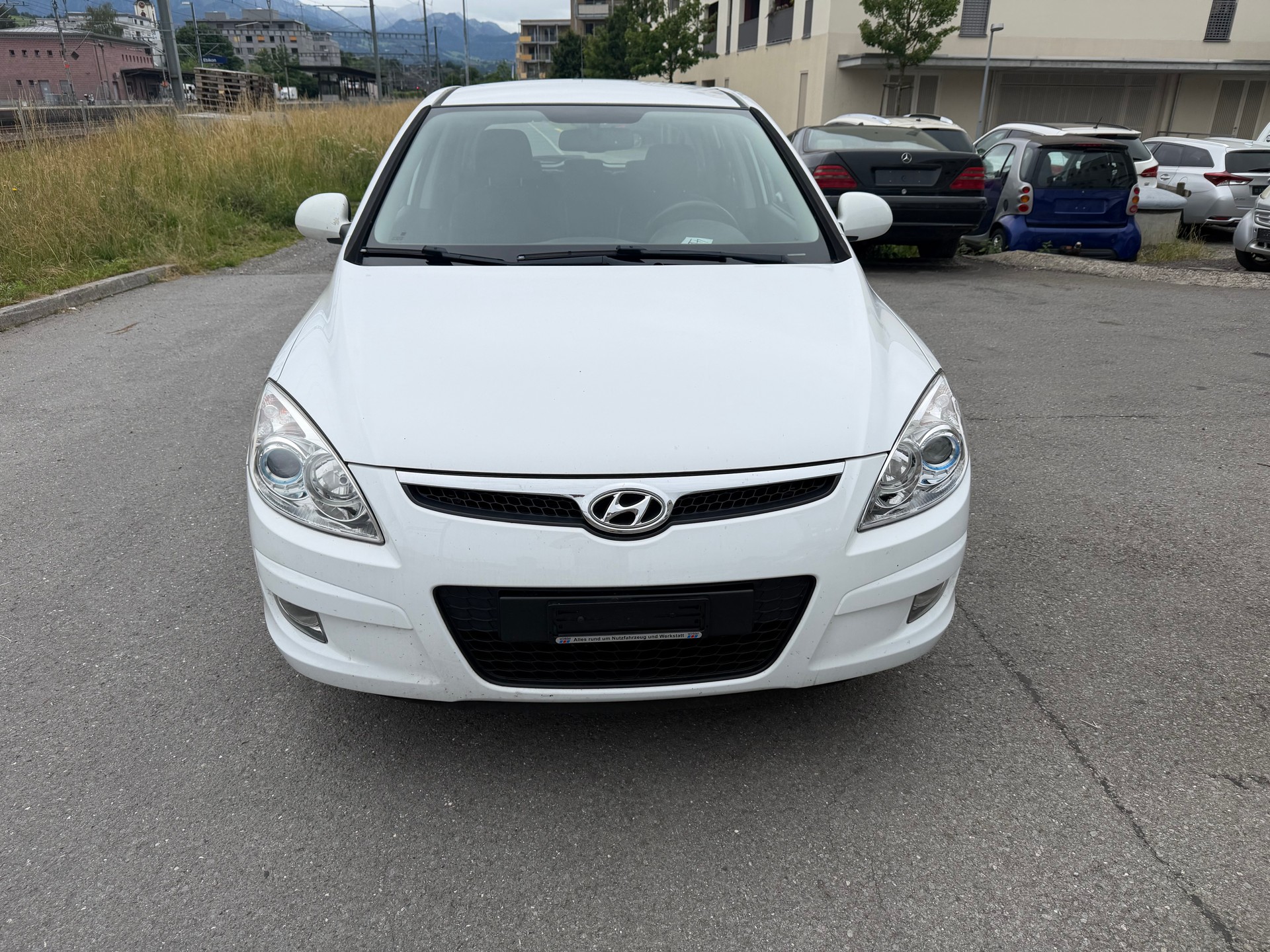 HYUNDAI i30 2.0 Premium-image-1