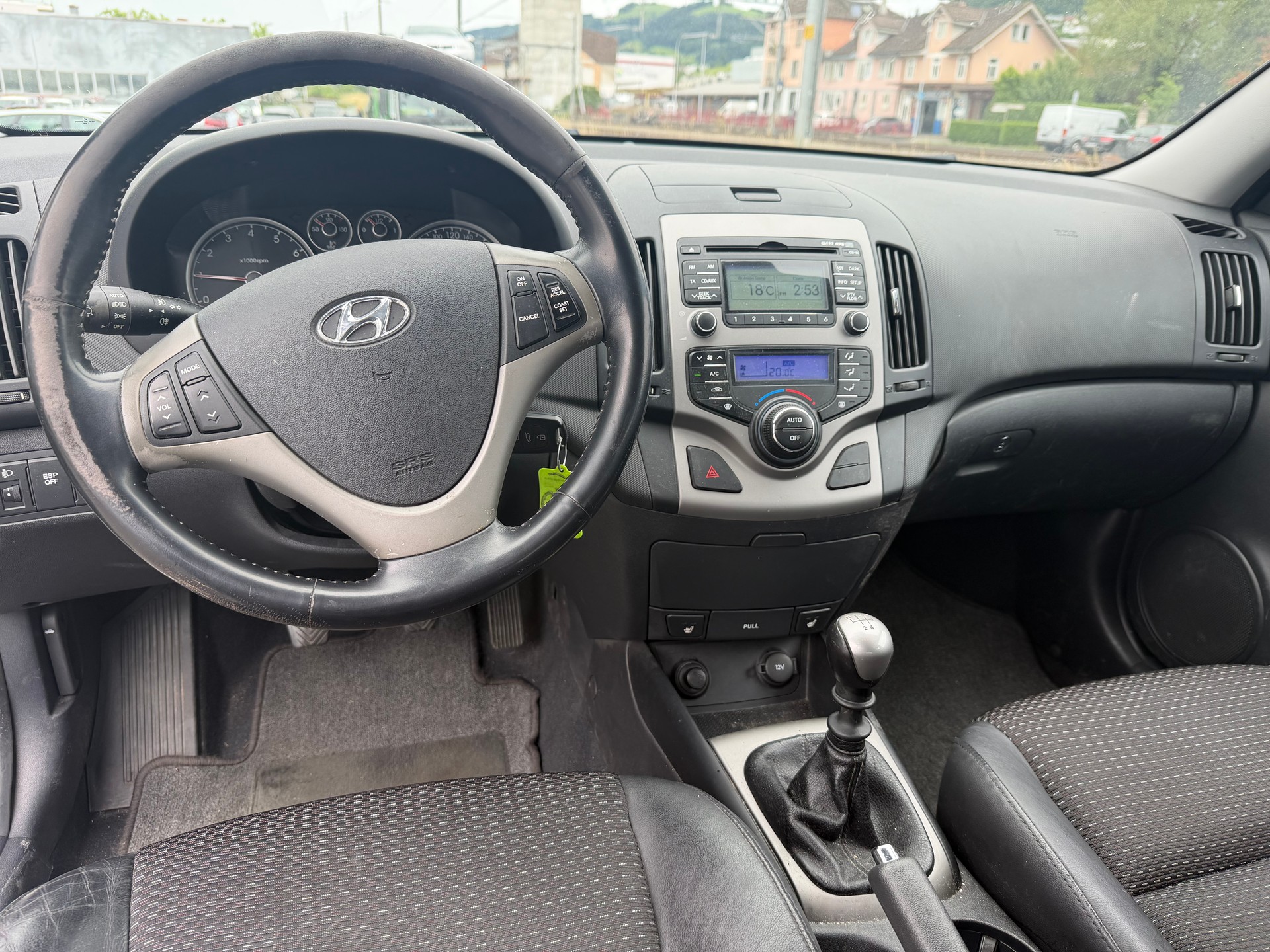 HYUNDAI i30 2.0 Premium-image-9